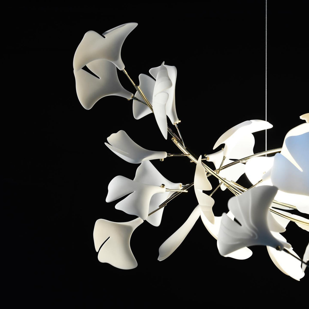 Ceroraine Chandelier Gingko A Porcelain LED Modern