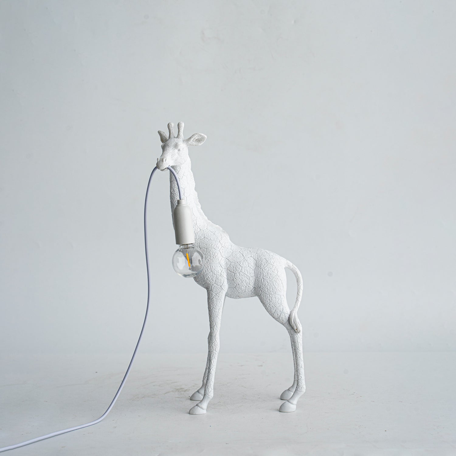Fexl Luxurious Giraffe Royale Sculpture Floor Lamp