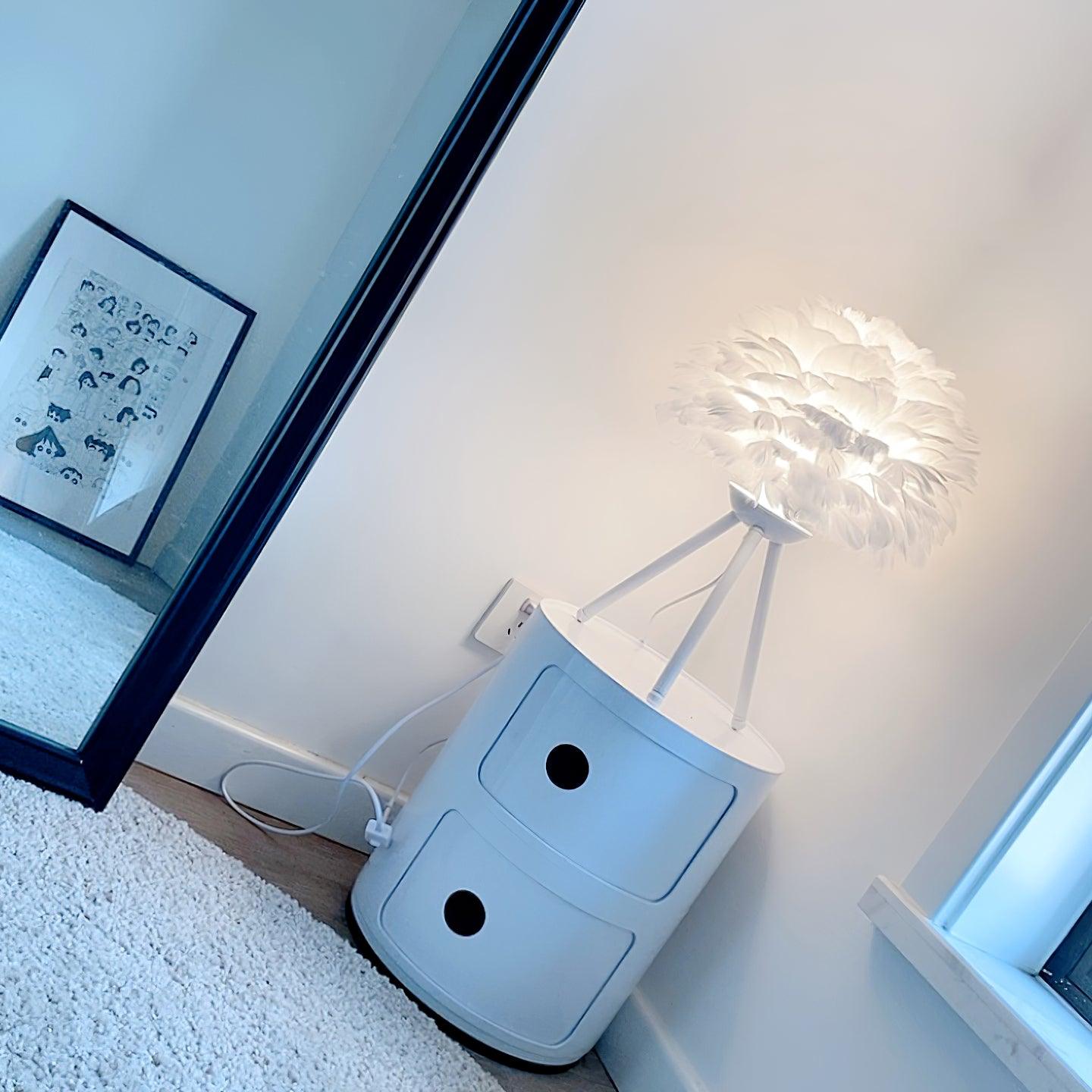 Nilo Feather Feminine Table Lamp - Neutral Decor