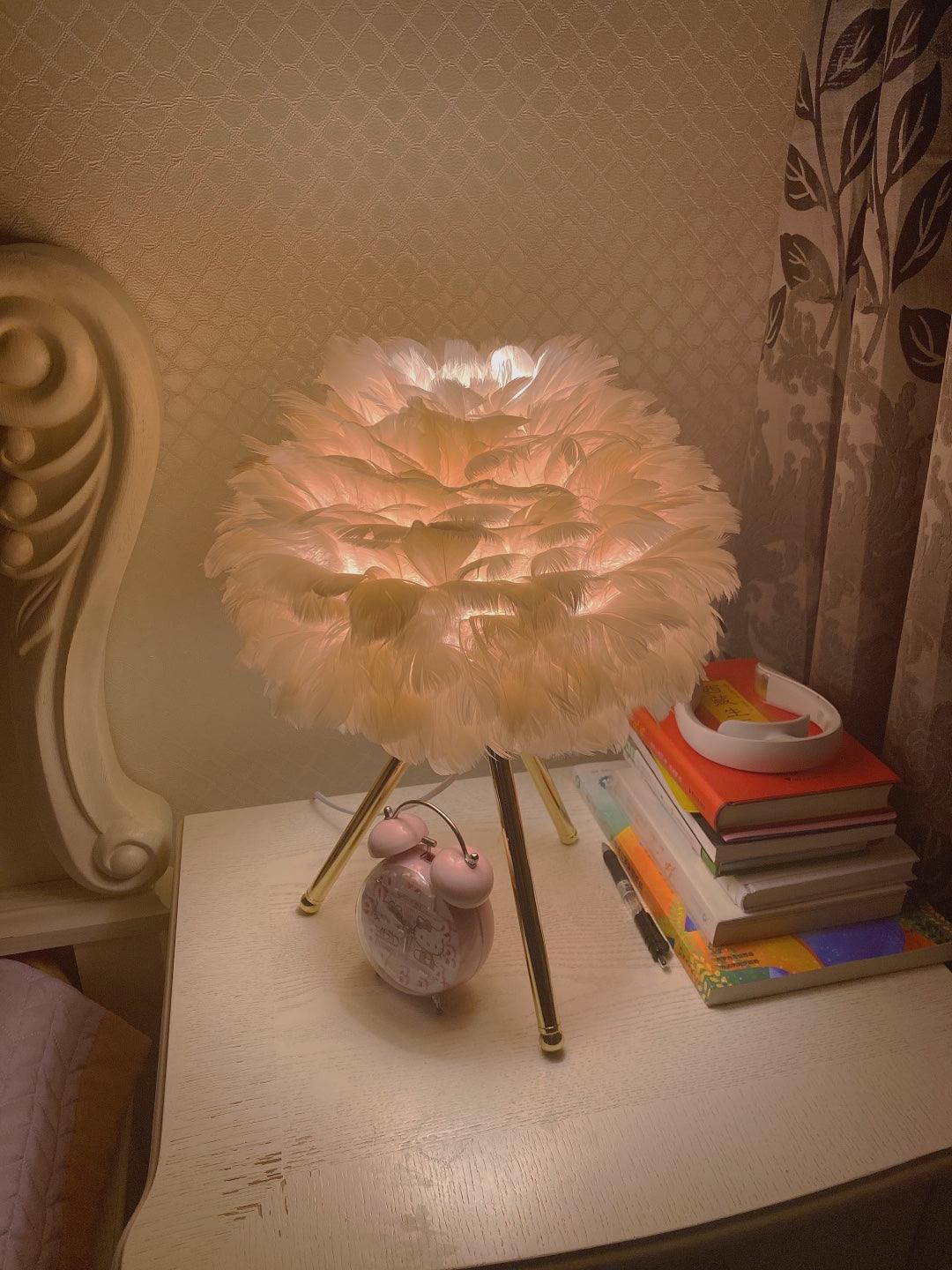 Nilo Feather Feminine Table Lamp - Neutral Decor