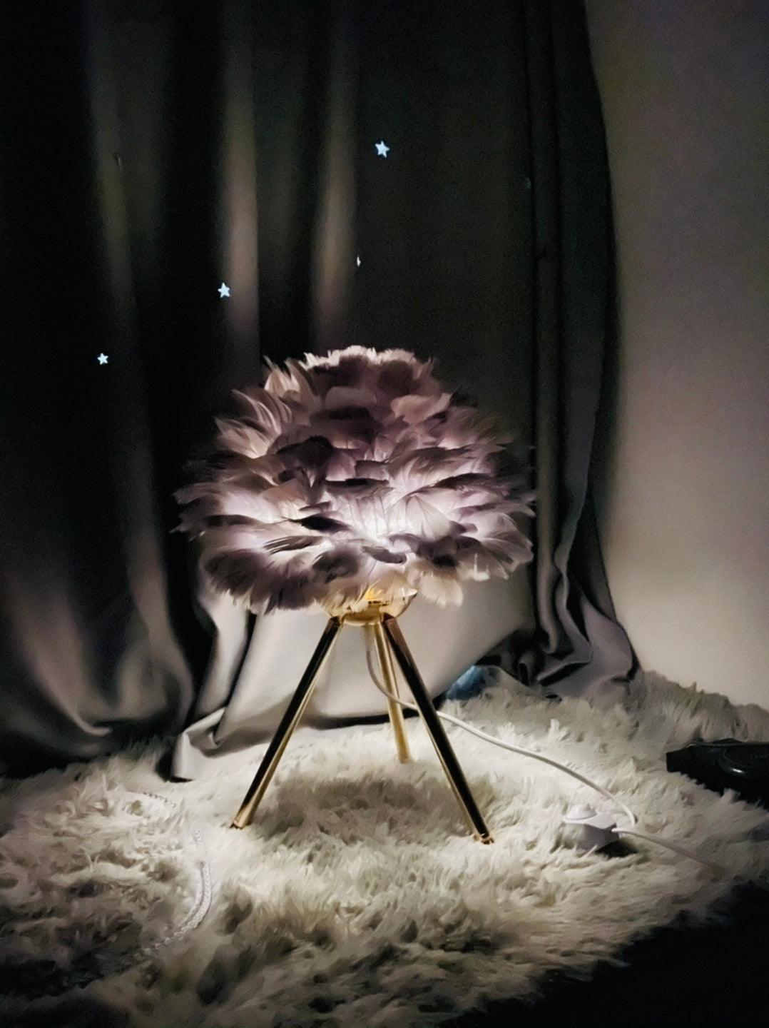 Nilo Feather Feminine Table Lamp