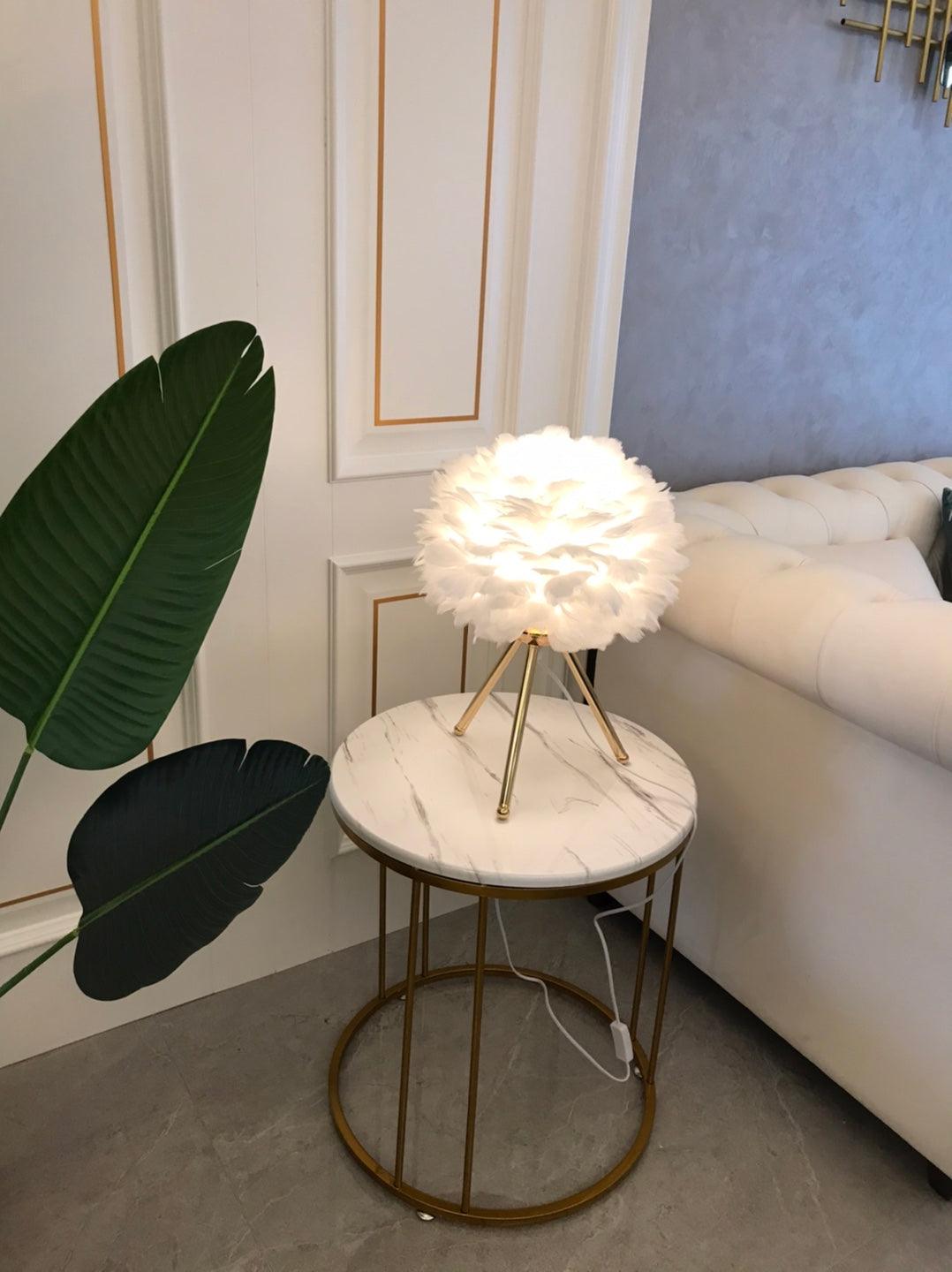 Nilo Feather Feminine Table Lamp