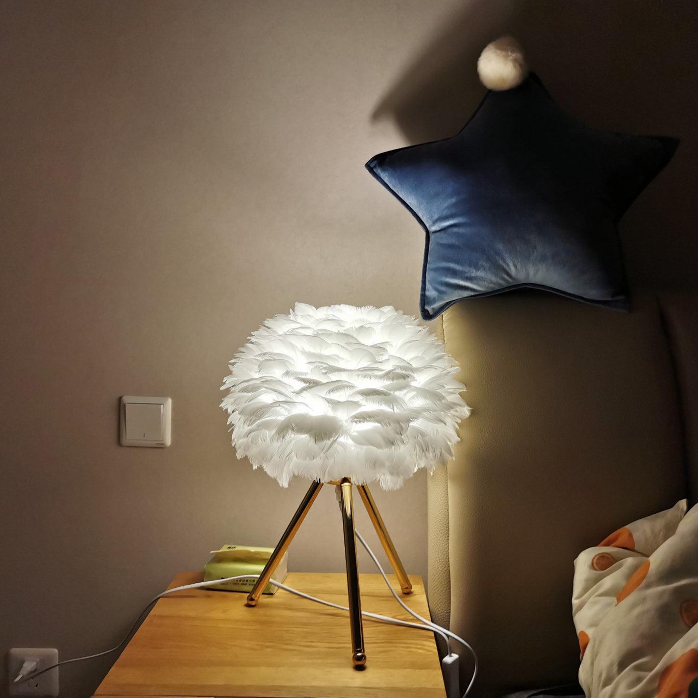 Nilo Feather Feminine Table Lamp - Neutral Decor