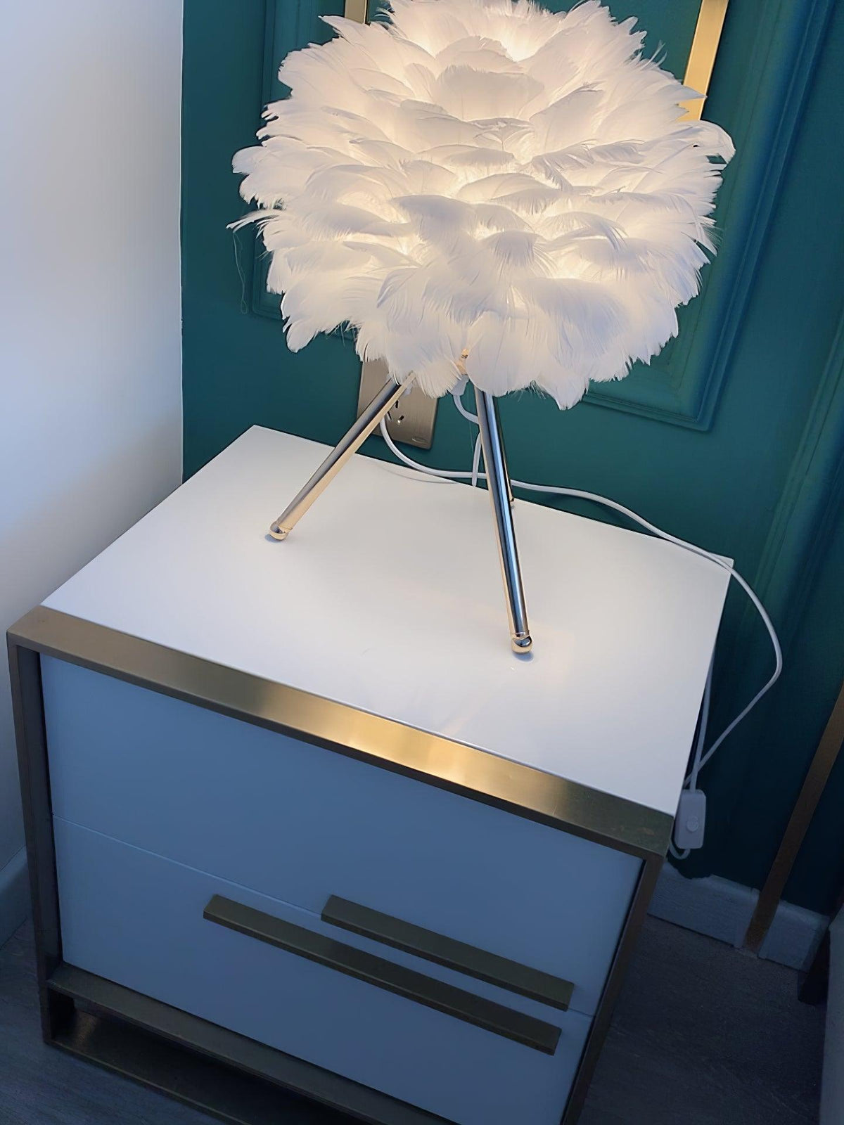 Nilo Feather Feminine Table Lamp