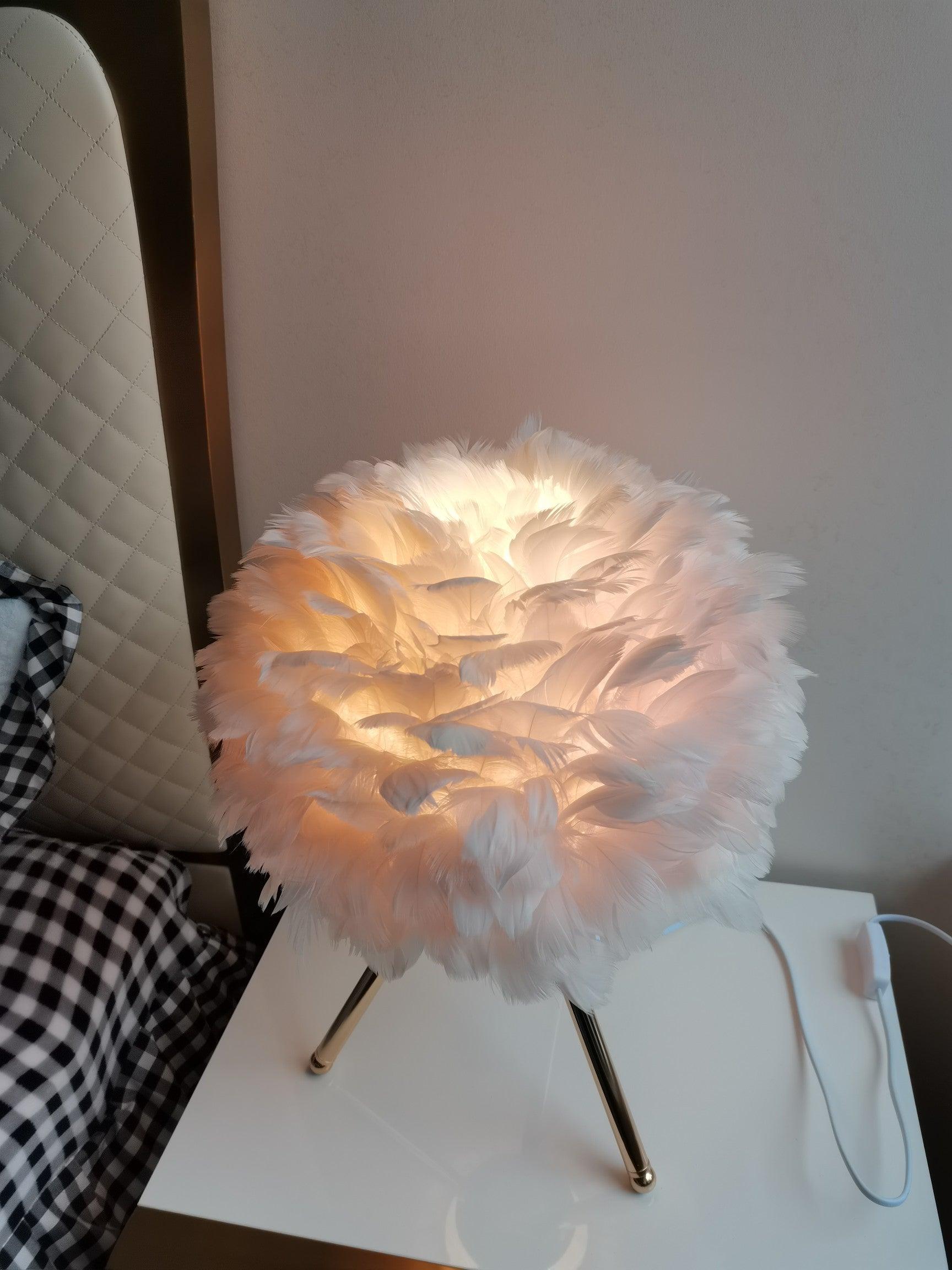 Nilo Feather Feminine Table Lamp - Neutral Decor