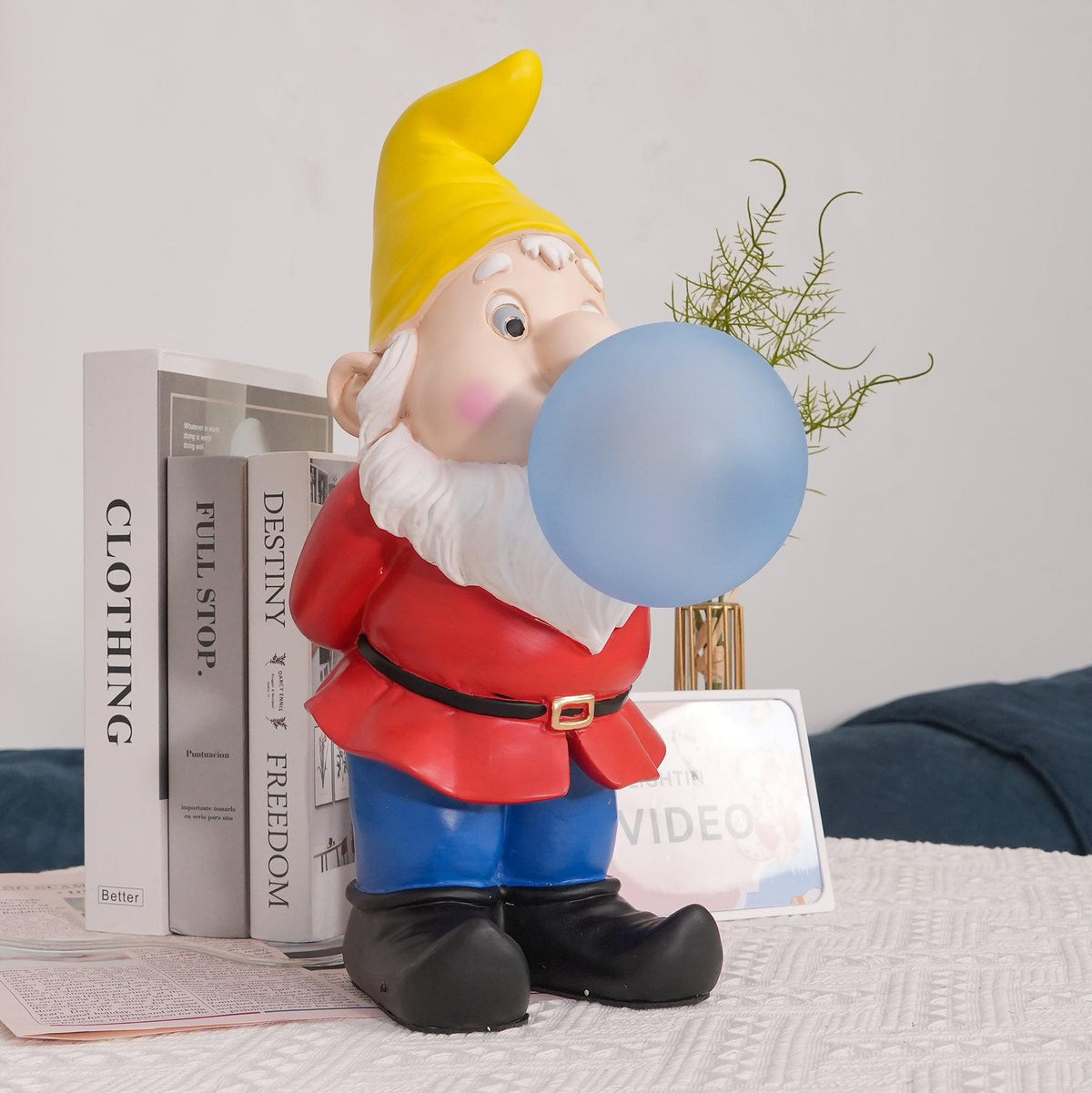 Brisa Resin Playful Table Lamp