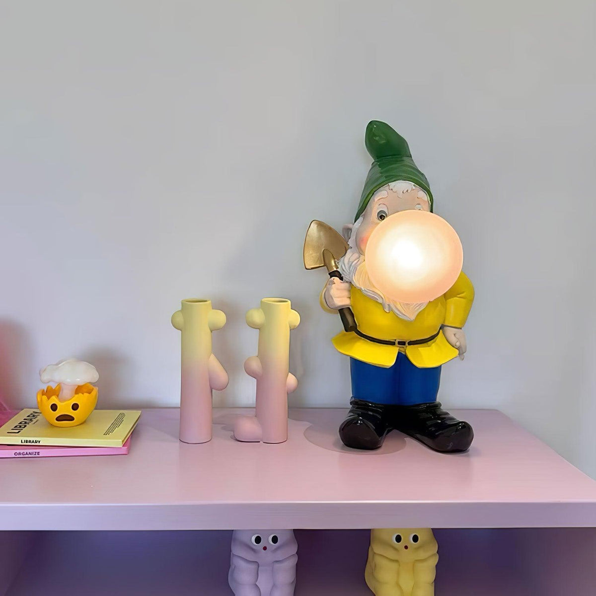 Brisa Resin Playful Table Lamp