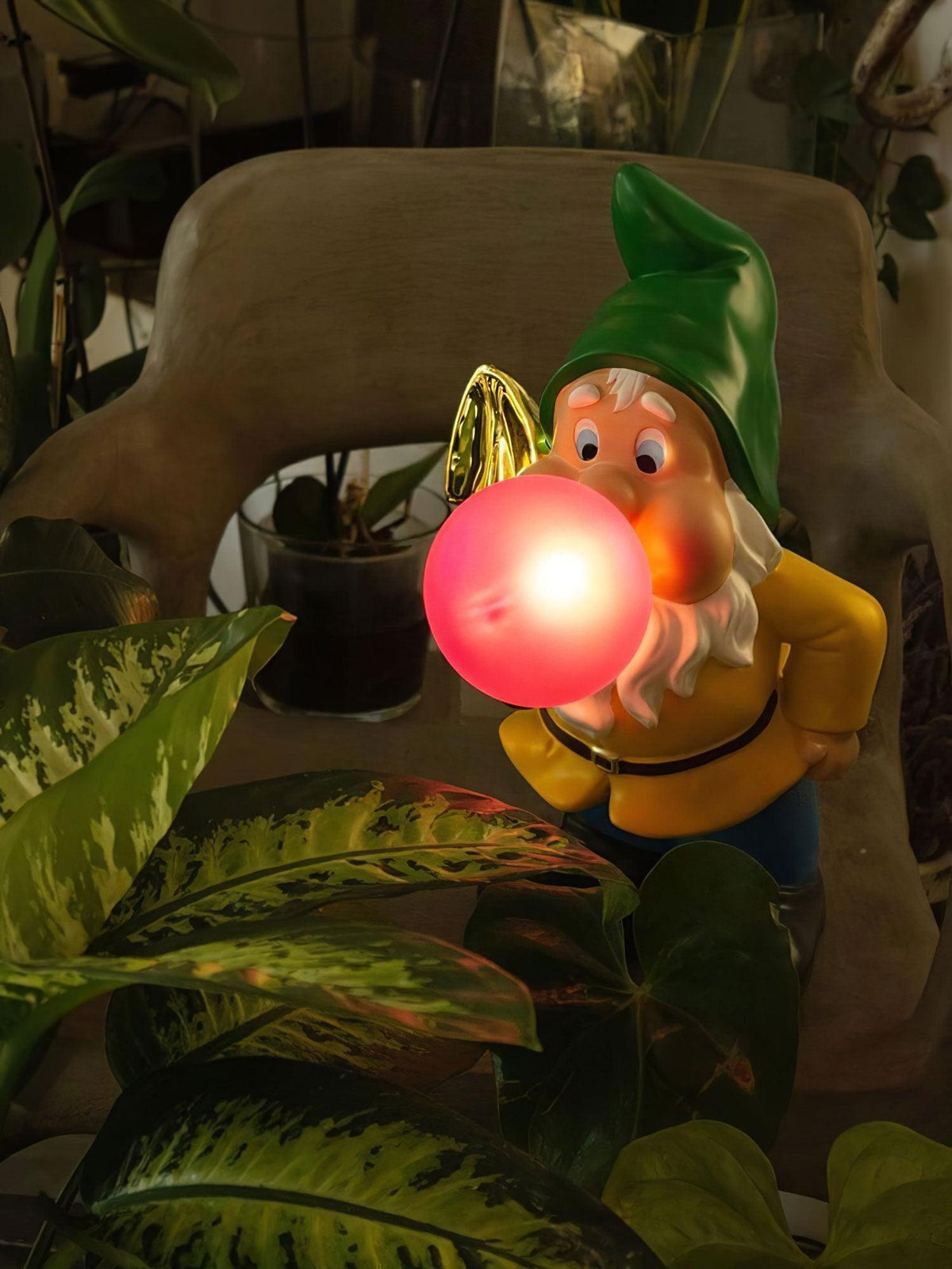 Brisa Resin Playful Table Lamp