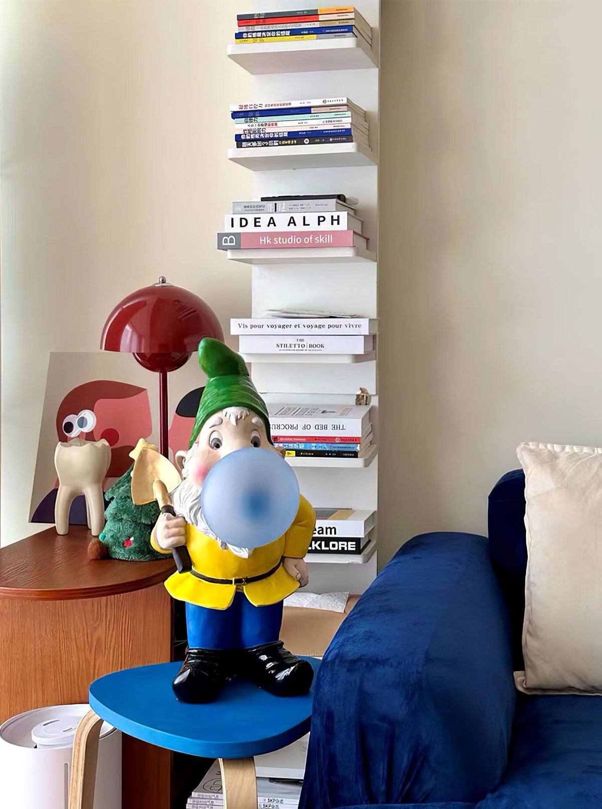 Brisa Resin Playful Table Lamp