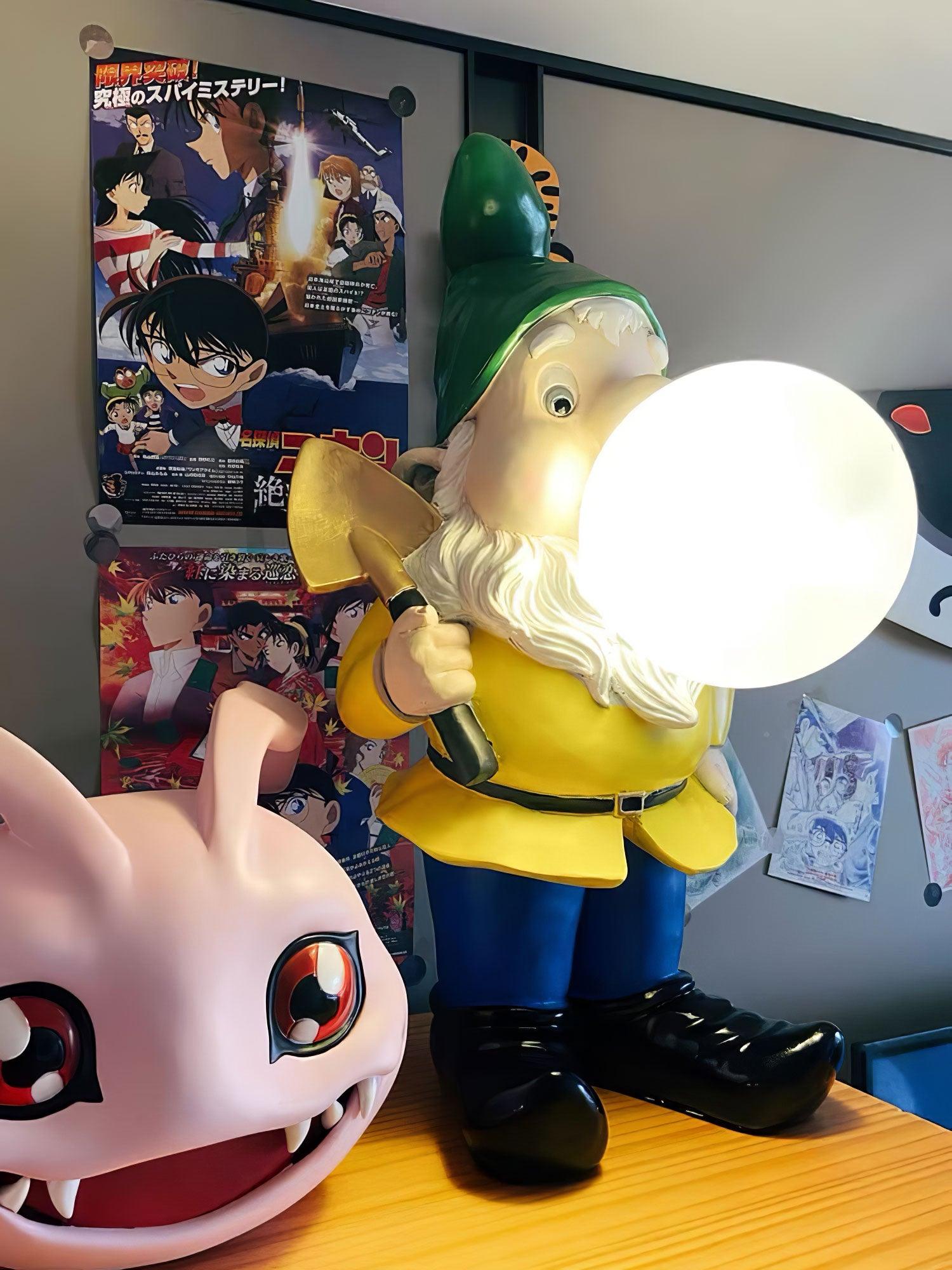 Brisa Resin Playful Table Lamp