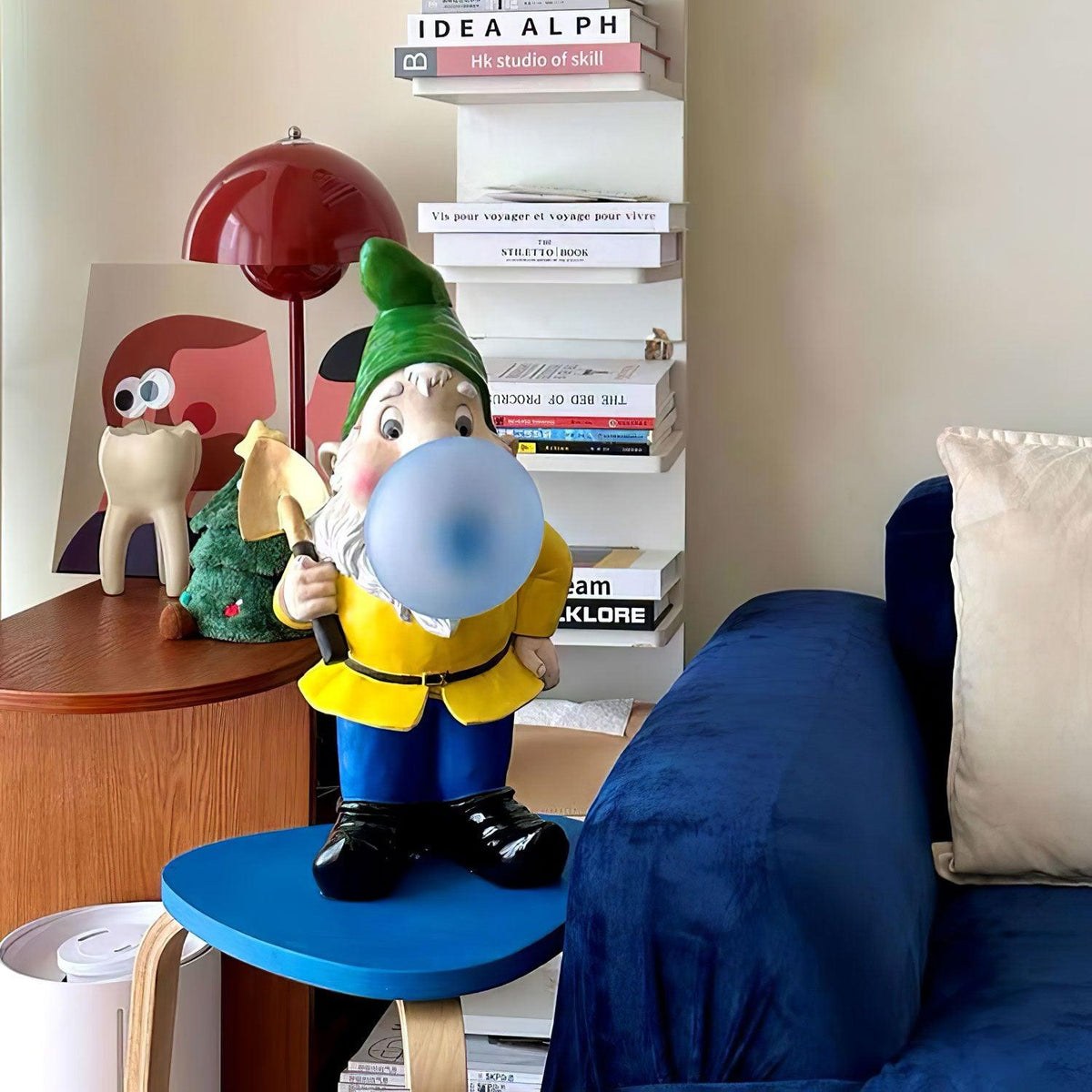 Brisa Resin Playful Table Lamp