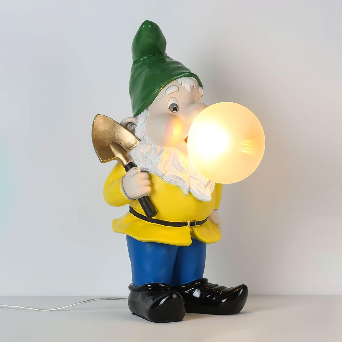 Brisa Resin Playful Table Lamp