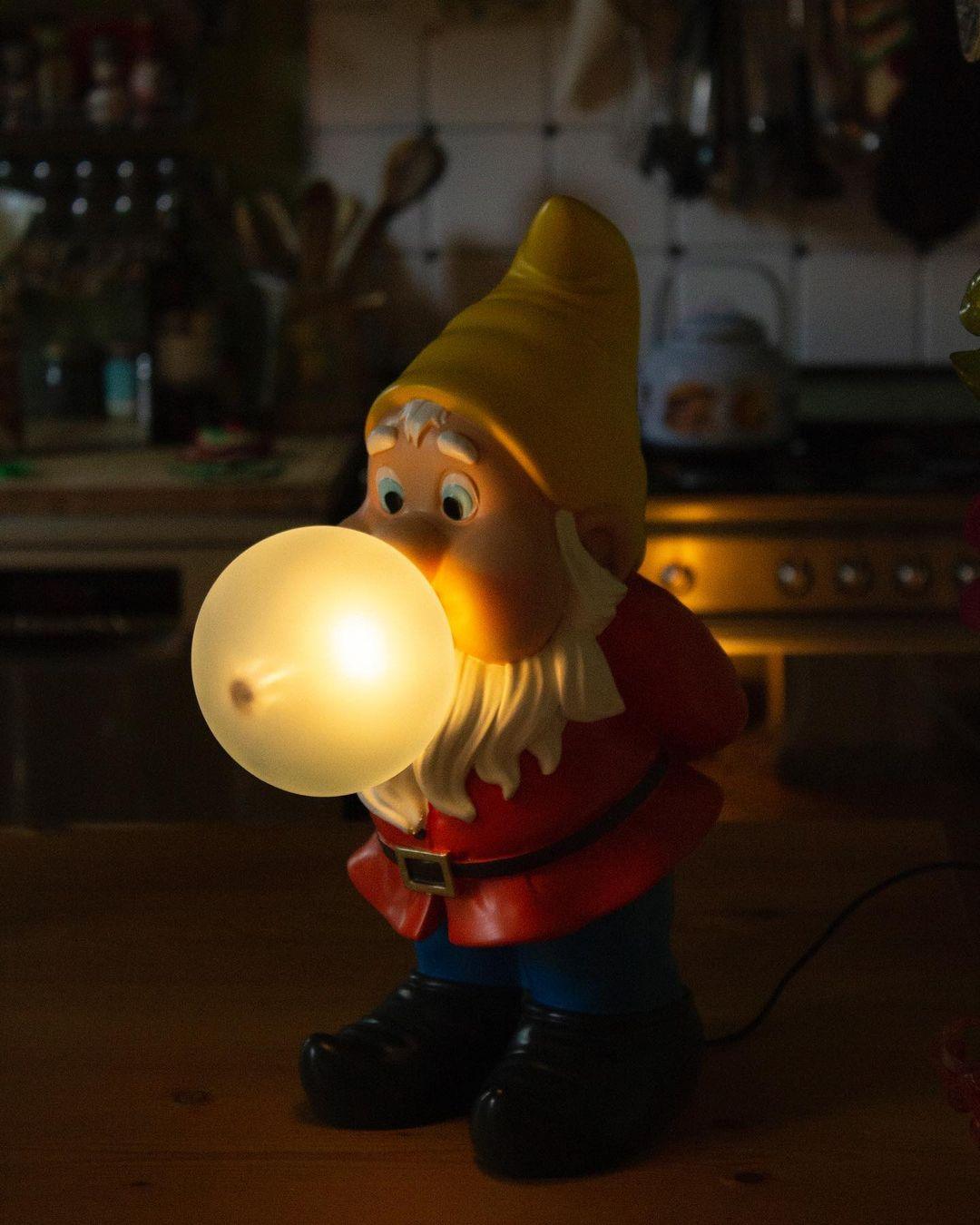 Brisa Resin Playful Table Lamp
