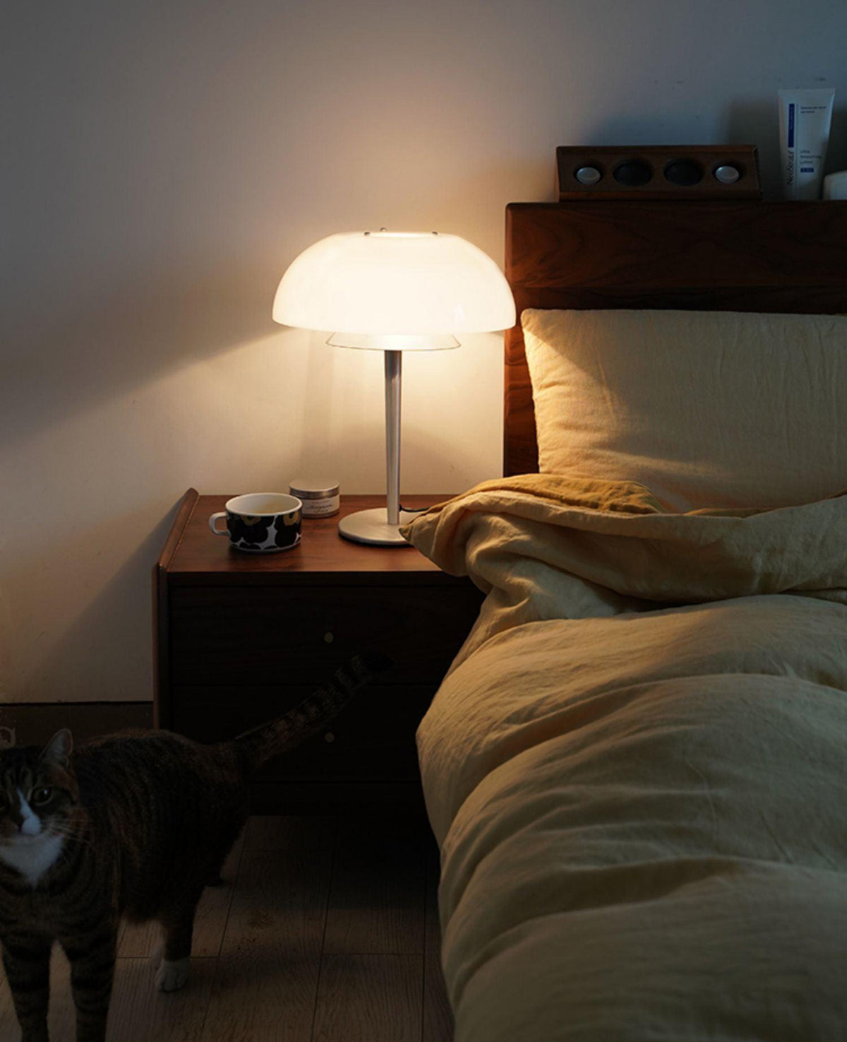 Nilten Modern Glass Table Lamp