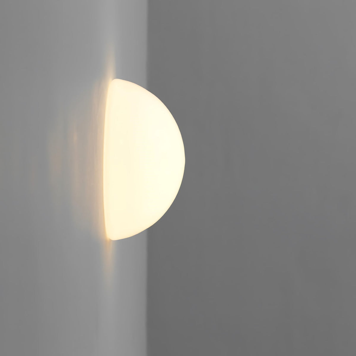 Vesilis Modern Minimalist Glass Wall Lamp