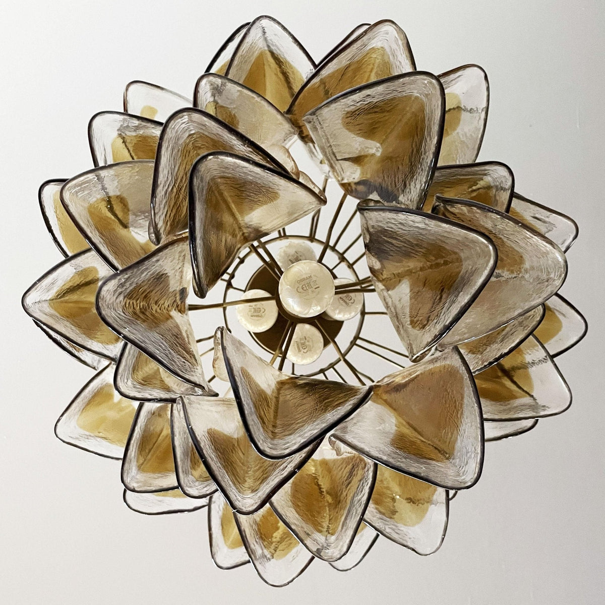 Vild Chandelier Isabella Gold Petal Layered
