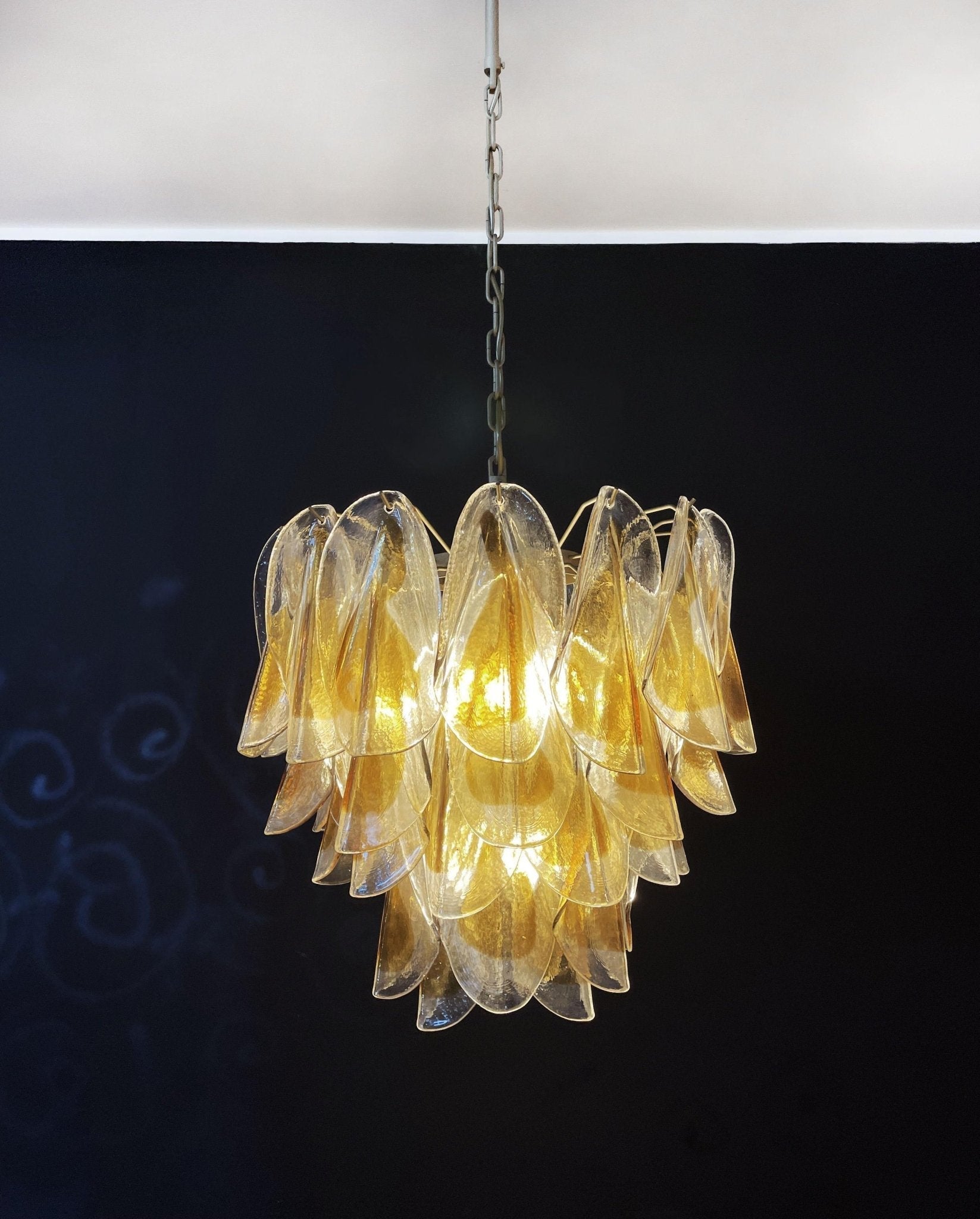 Vild Chandelier Isabella Gold Petal Layered