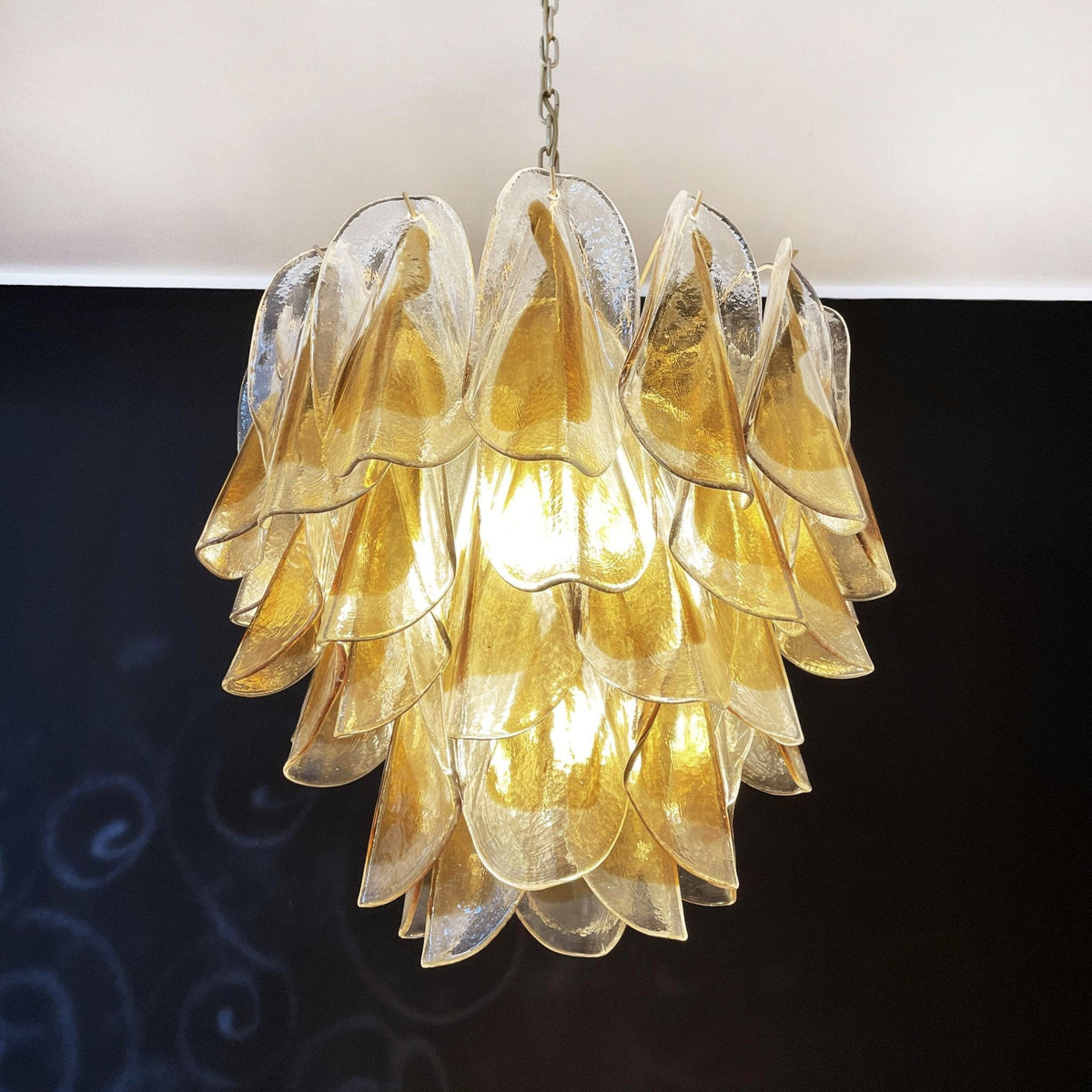 Vild Chandelier Isabella Gold Petal Layered