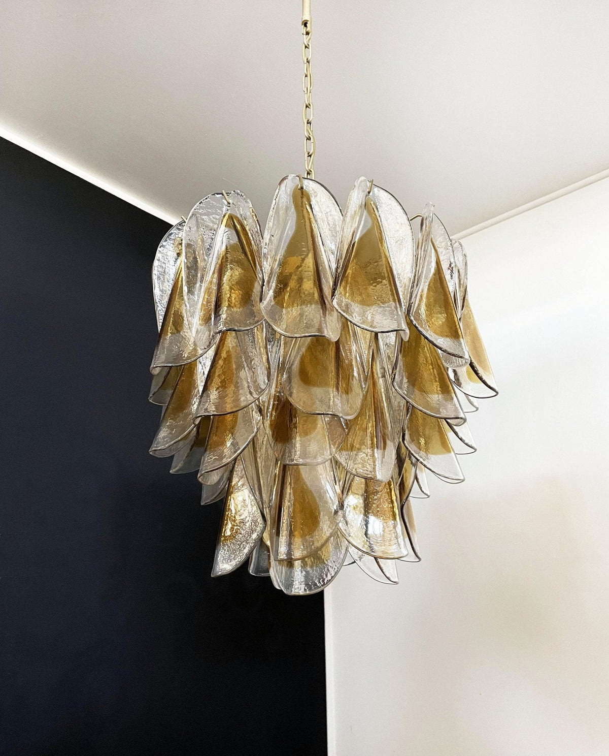 Vild Chandelier Isabella Gold Petal Layered