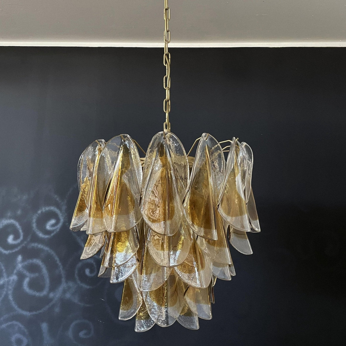 Vild Chandelier Isabella Gold Petal Layered