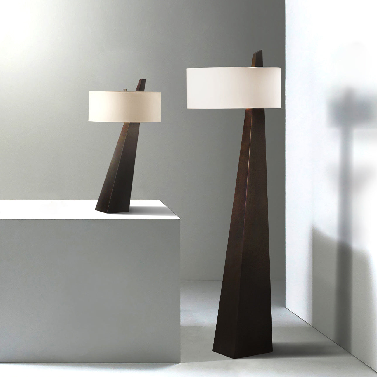 Avenalora Obelisk Table Lamp