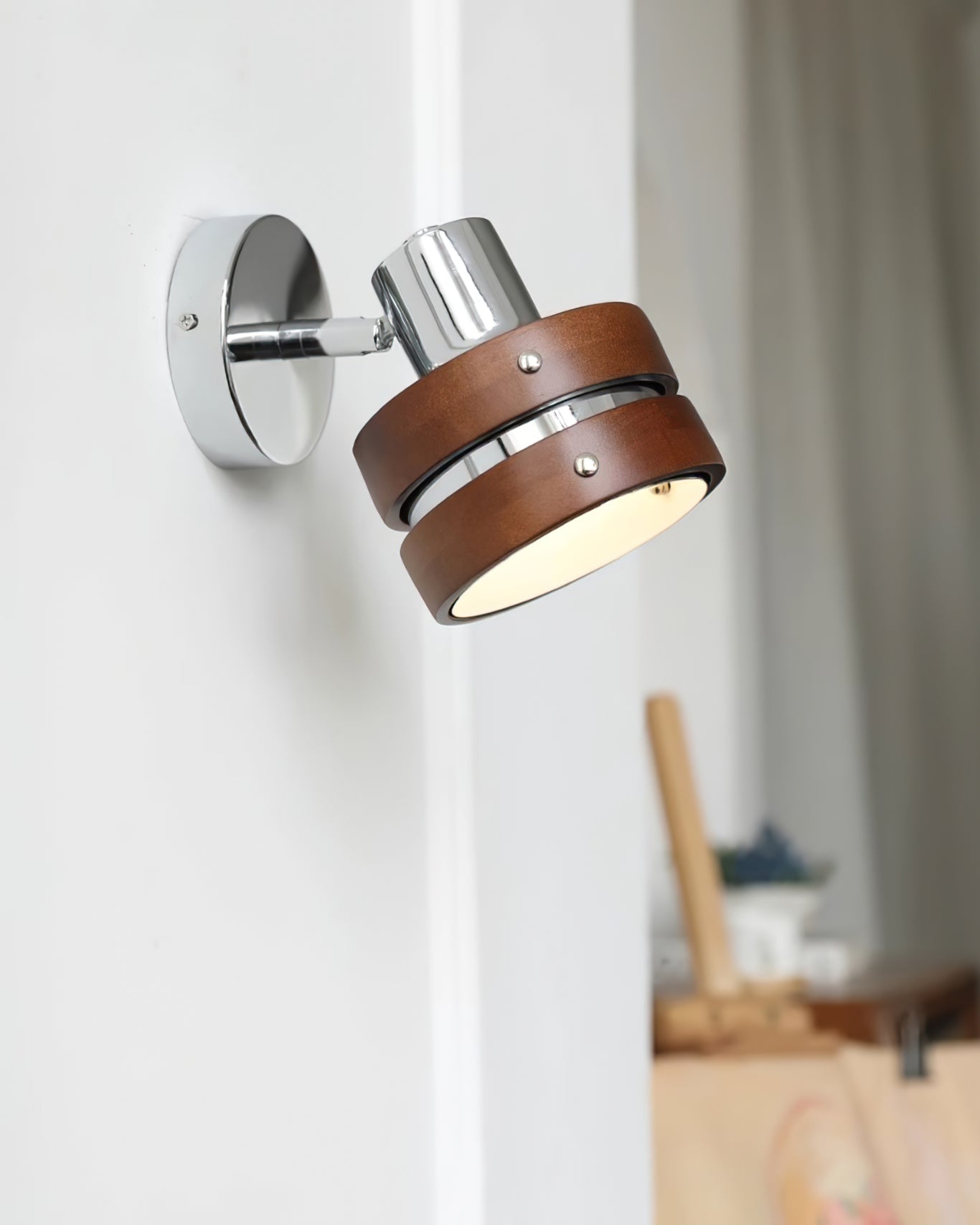Avenor Premium Nordic Art Walnut Wall Lamp