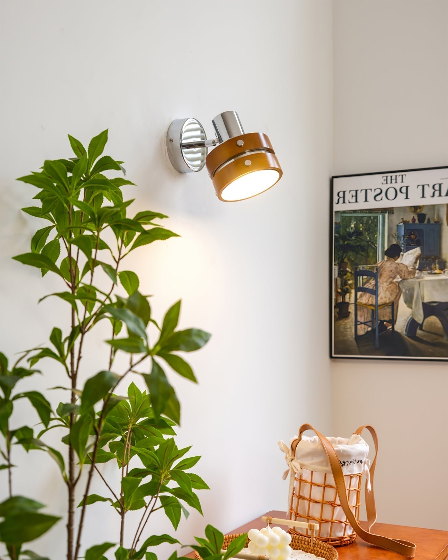 Avenor Premium Nordic Art Walnut Wall Lamp