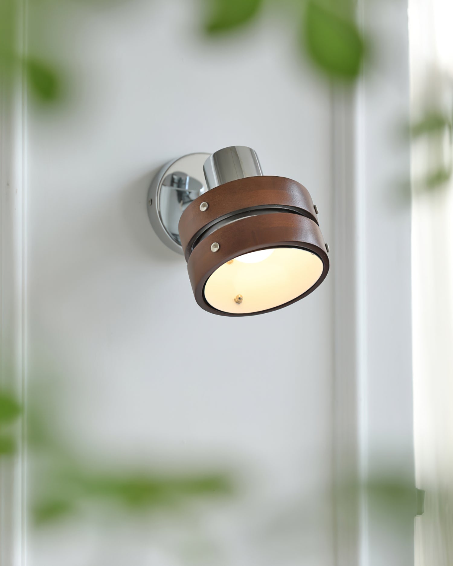 Avenor Premium Nordic Art Walnut Wall Lamp