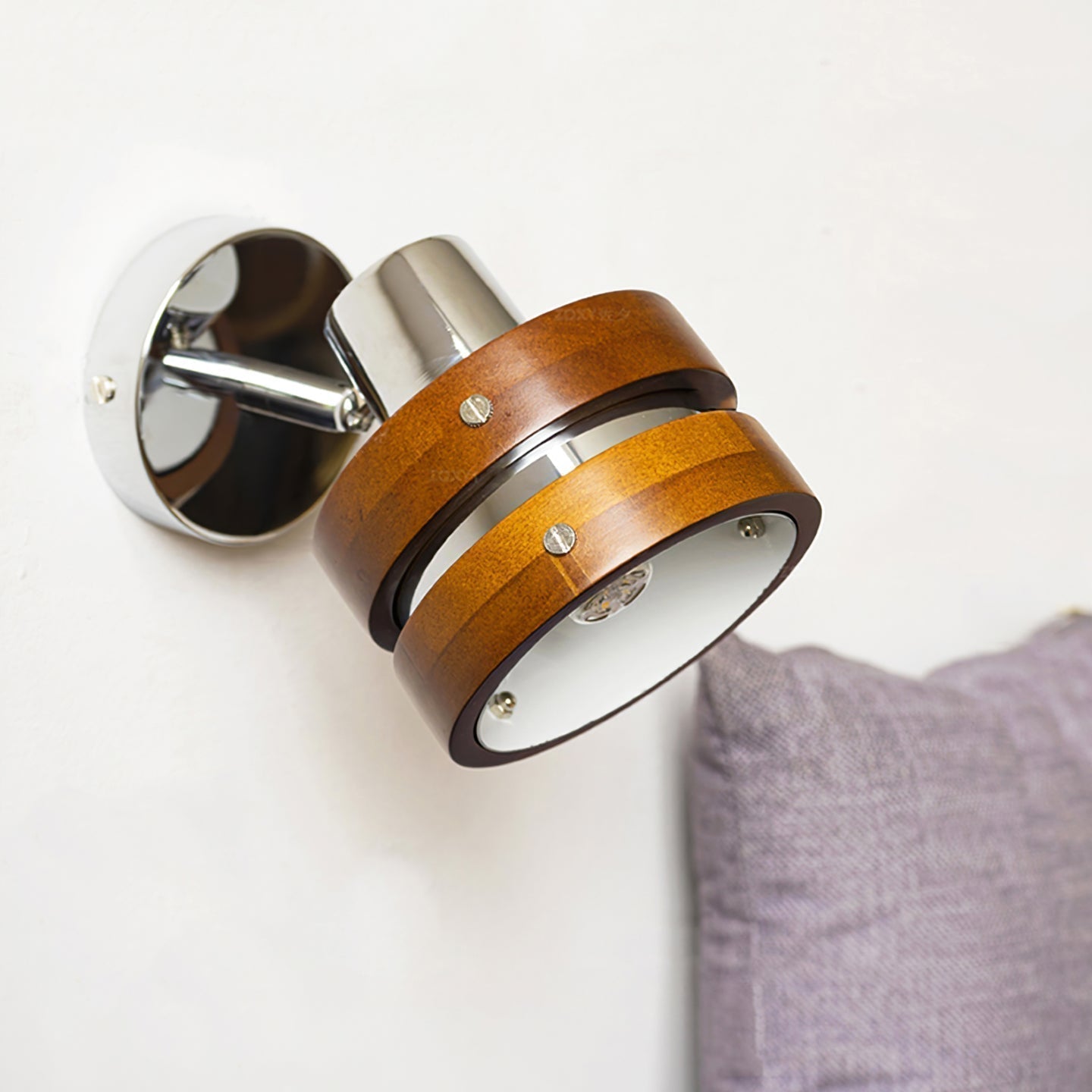 Avenor Premium Nordic Art Walnut Wall Lamp