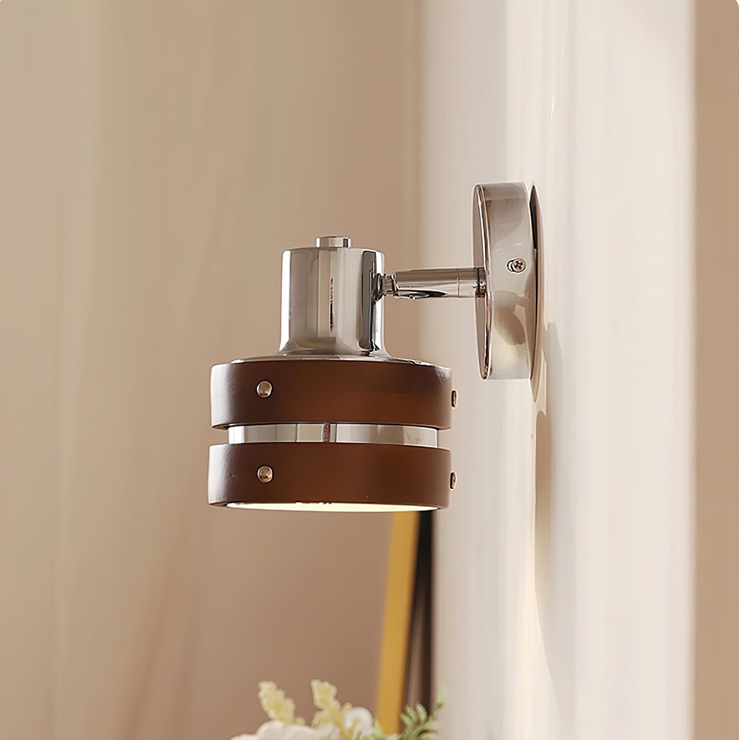 Avenor Premium Nordic Art Walnut Wall Lamp