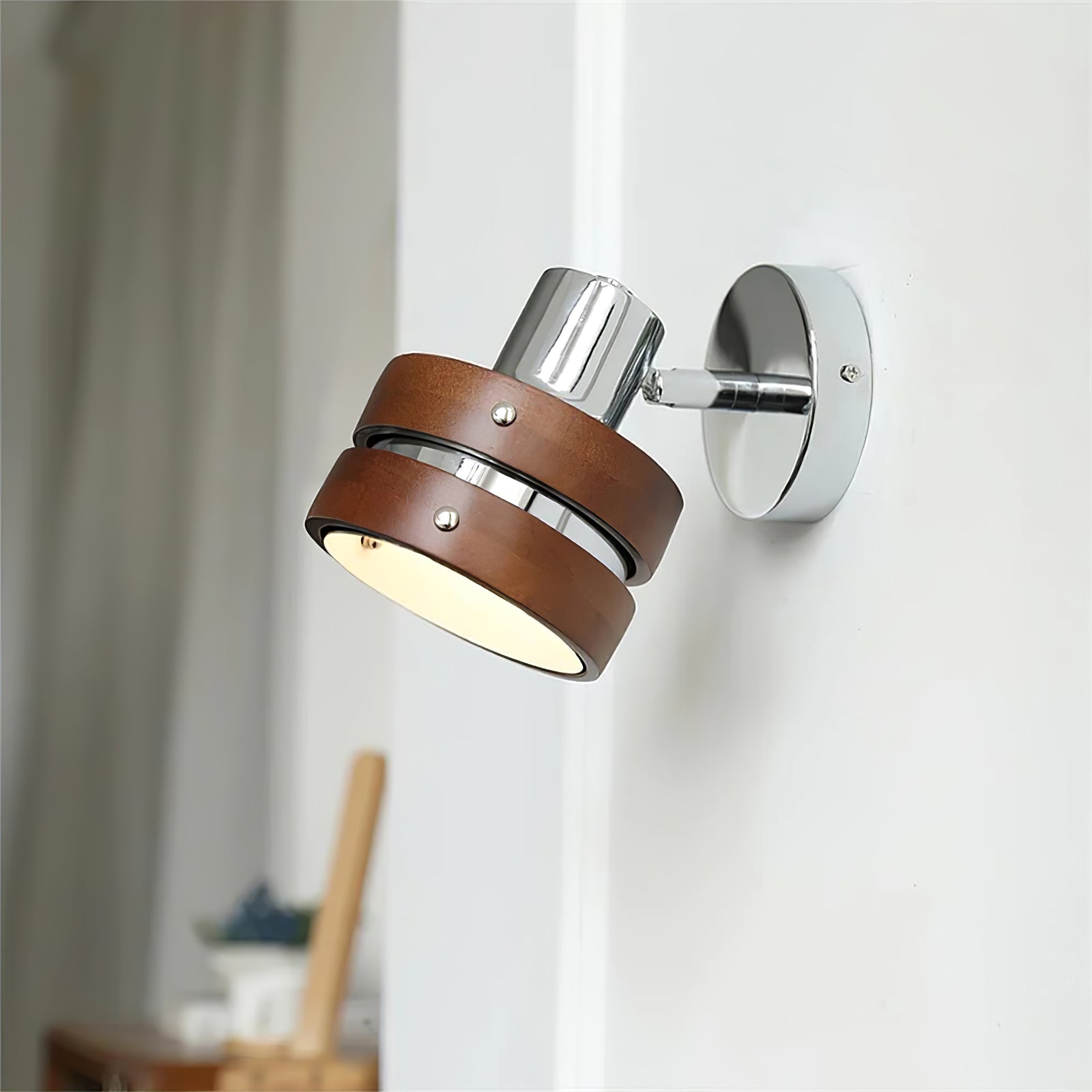 Avenor Premium Nordic Art Walnut Wall Lamp