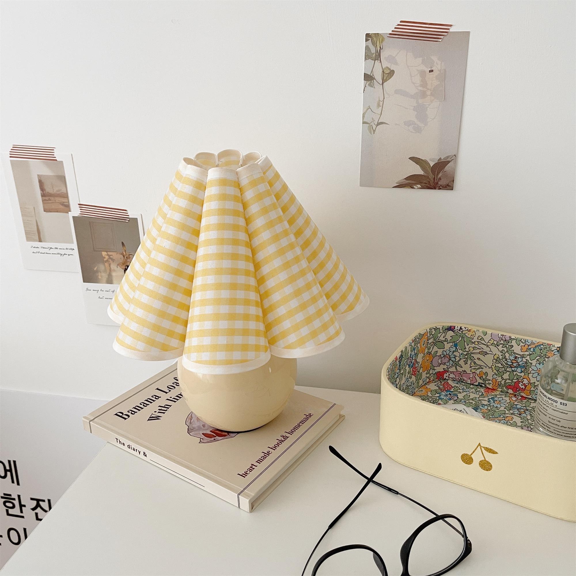 Nirixon Fabric Whimsical Table Lamp