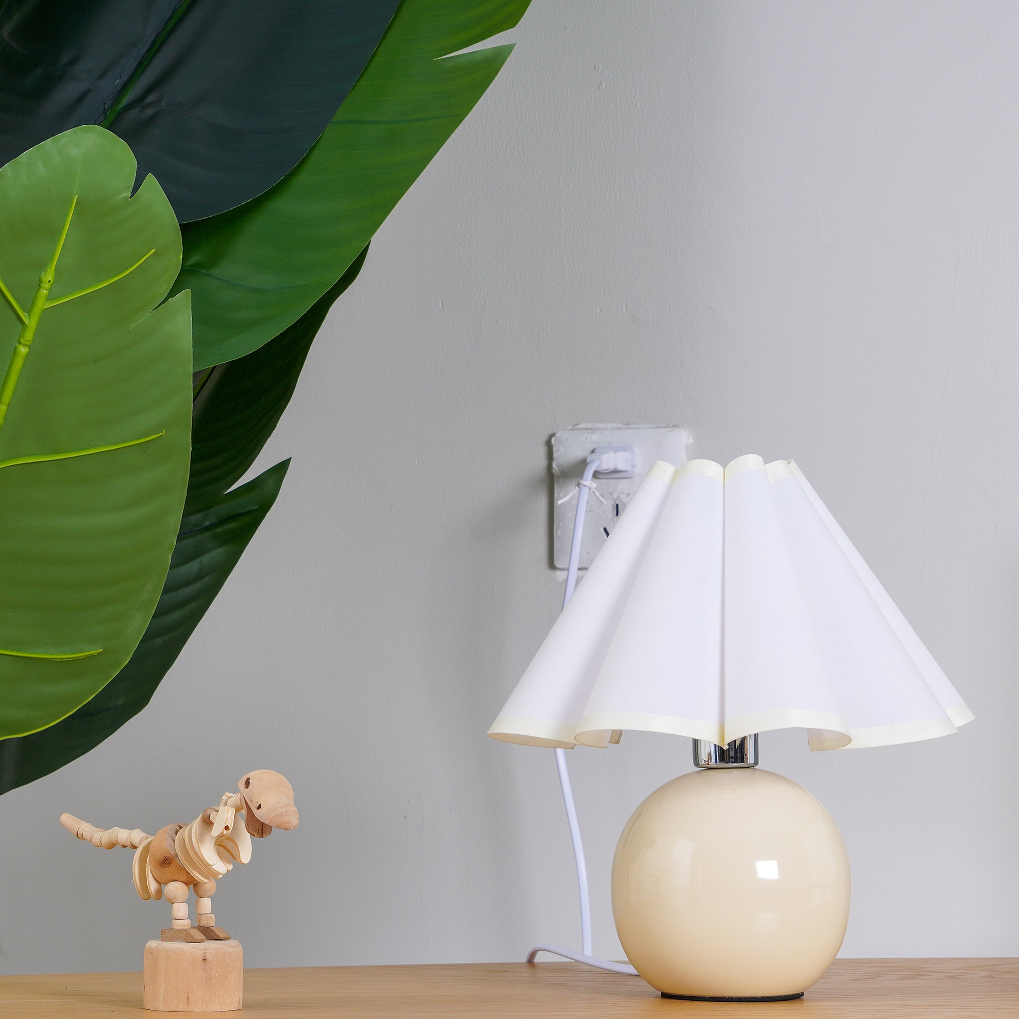 Nirixon Fabric Whimsical Table Lamp