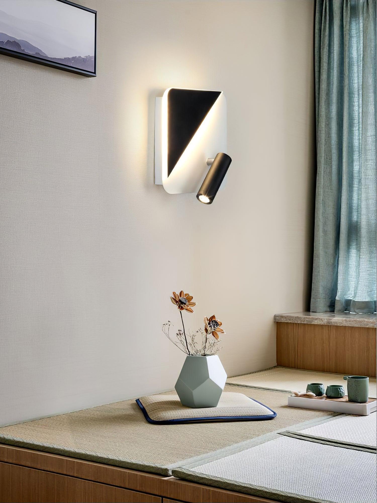 Aurnorir Wall Light