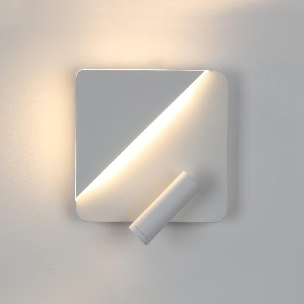 Aurnorir Wall Light