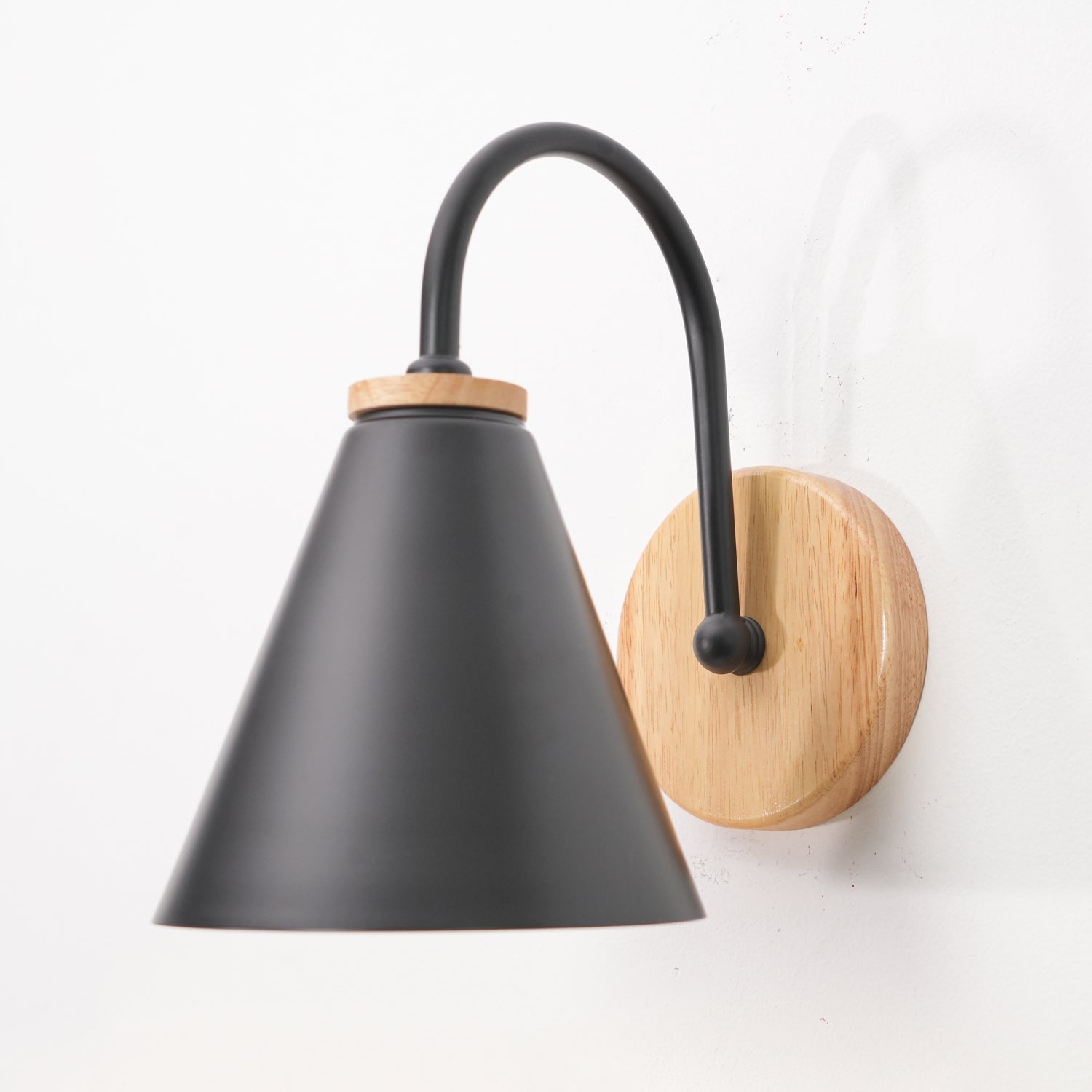 Rinorielle Unique Classic Wooden Wall Lamp