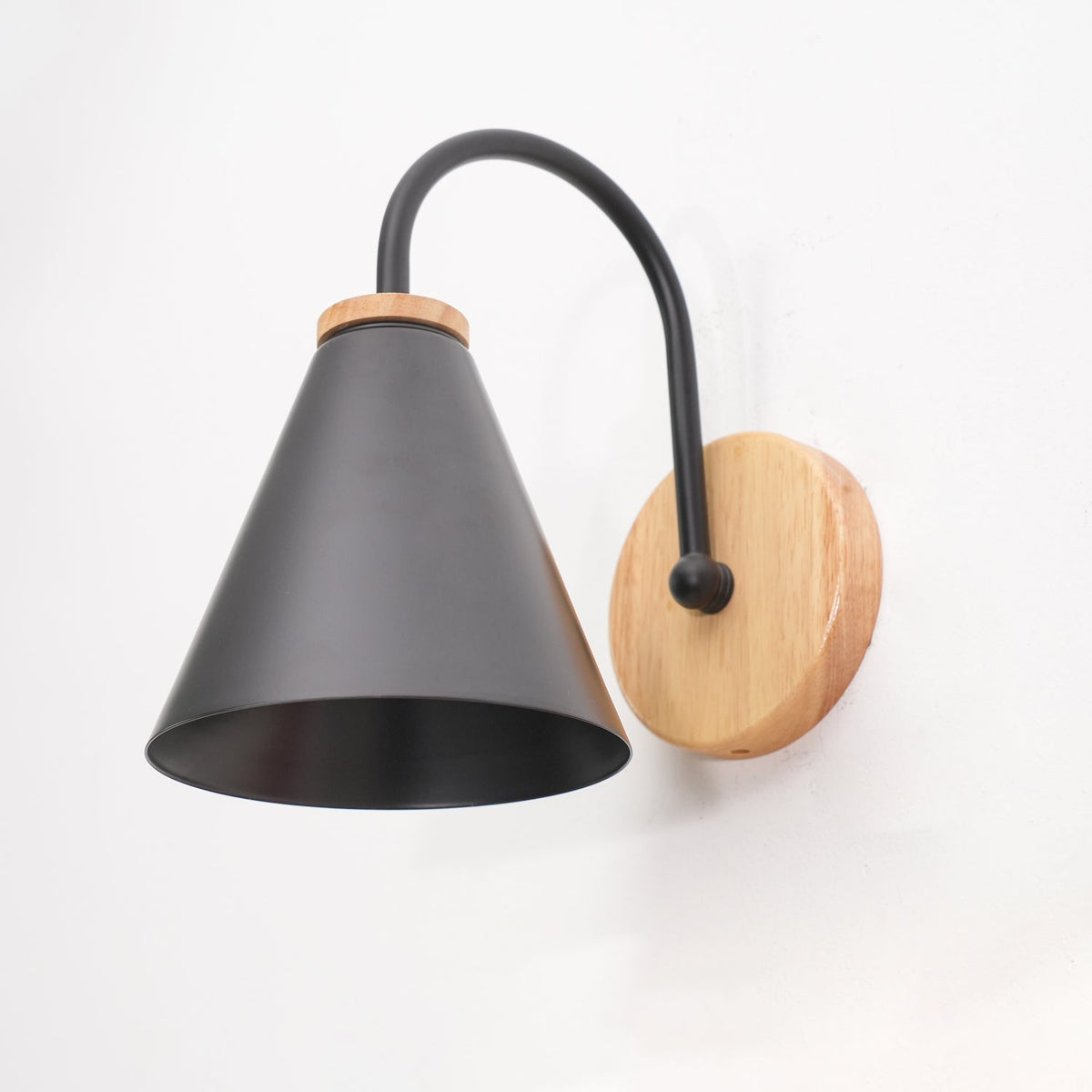 Rinorielle Unique Classic Wooden Wall Lamp