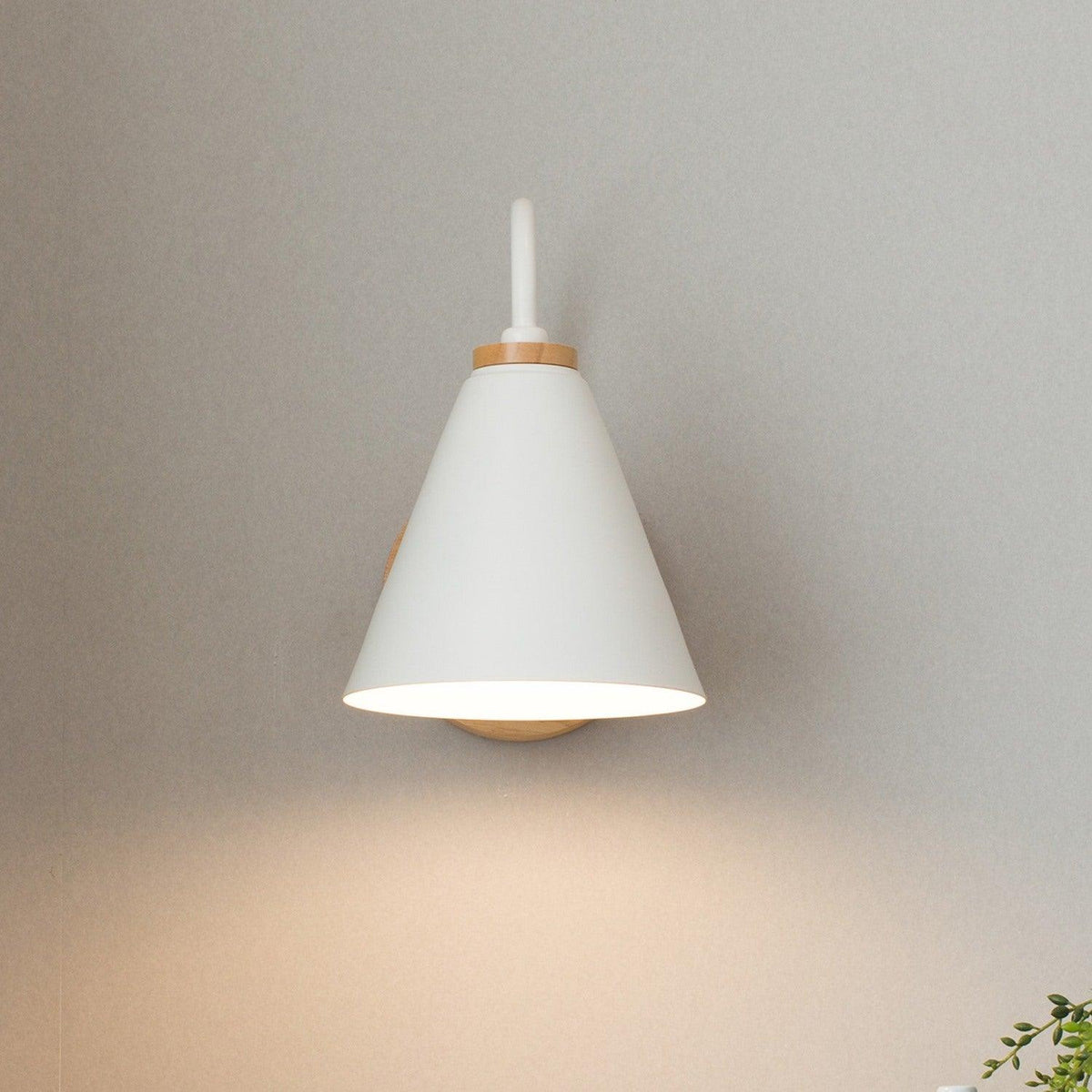 Rinorielle Unique Classic Wooden Wall Lamp