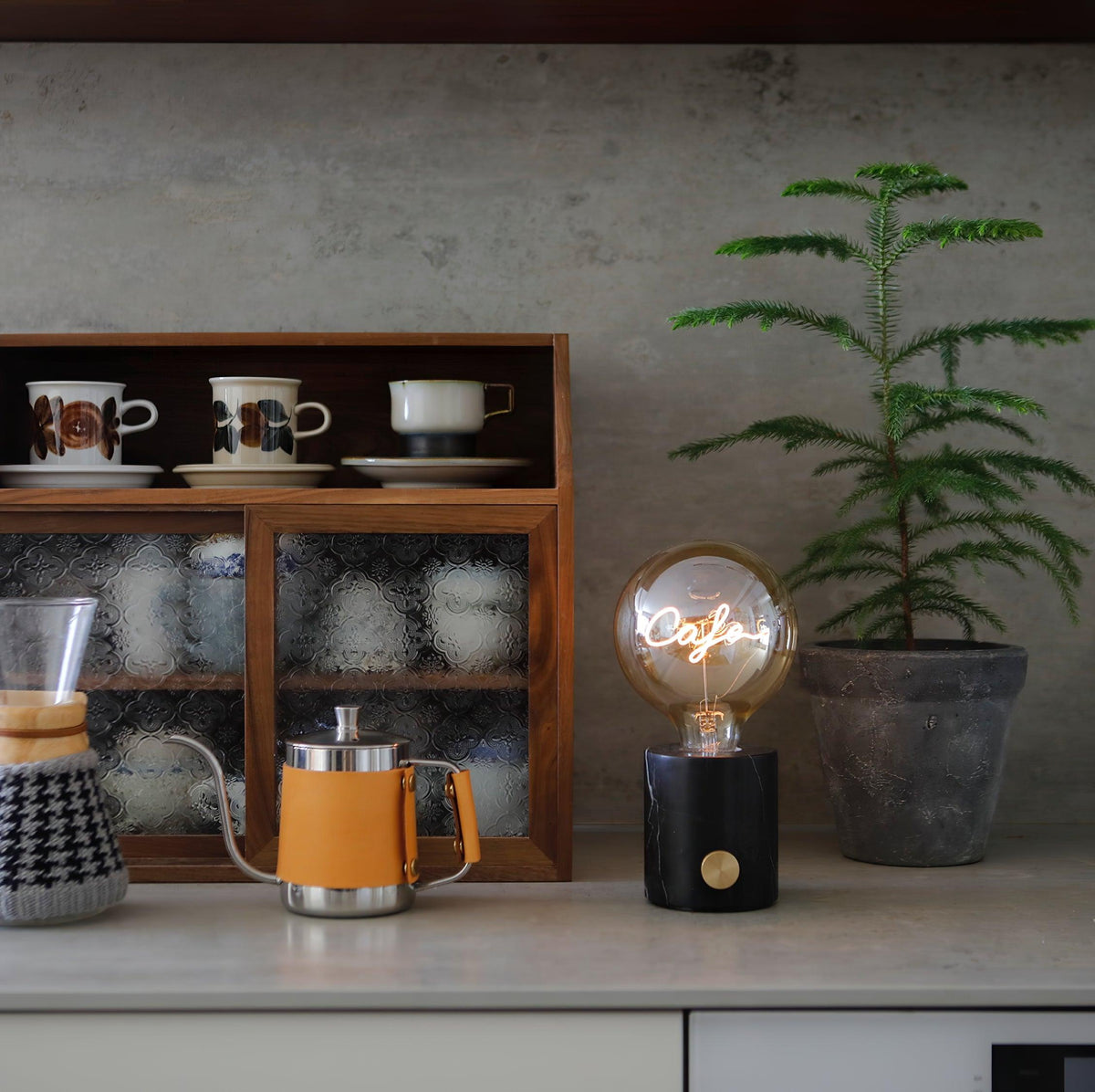 Altheil Retro Wooden Table Lamp