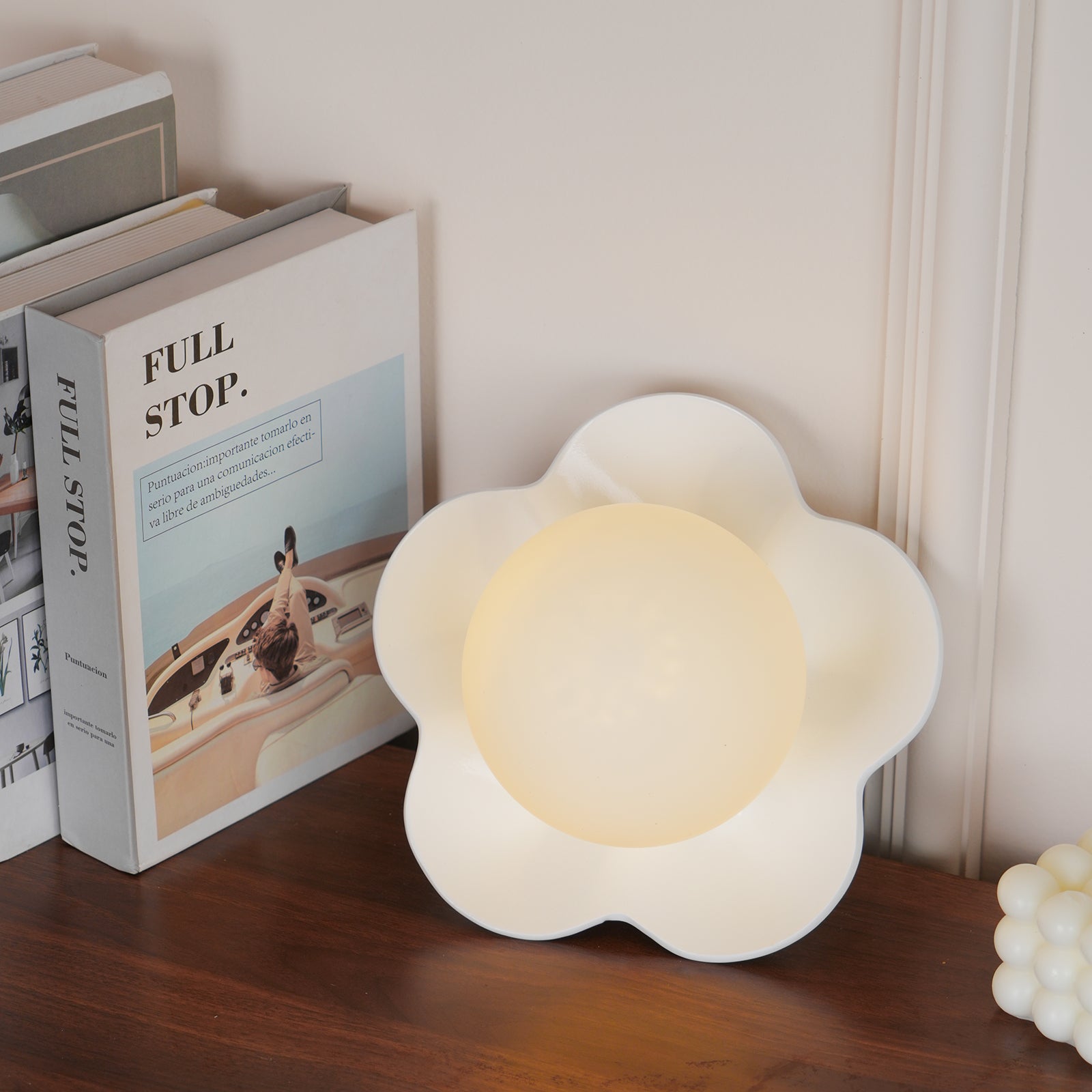Arcore Resin Playful Wall Lamp