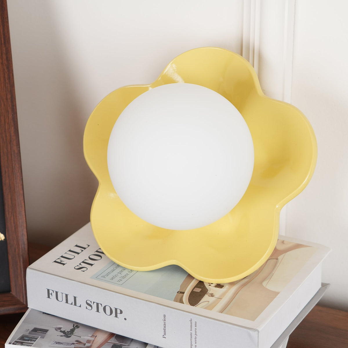 Arcore Resin Playful Wall Lamp