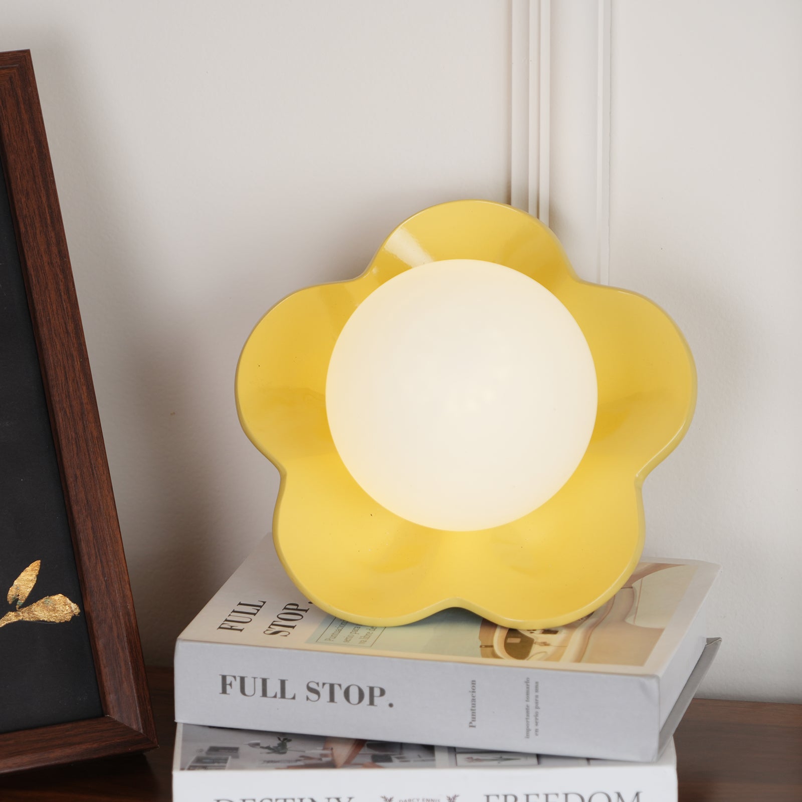 Arcore Resin Playful Wall Lamp