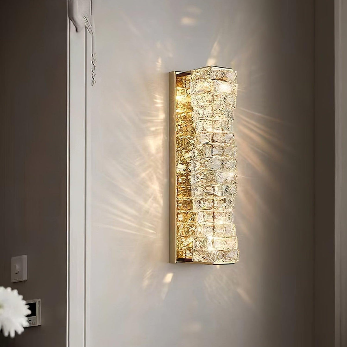 Ilvelia Postmodern Luxury Crystal Wall Light