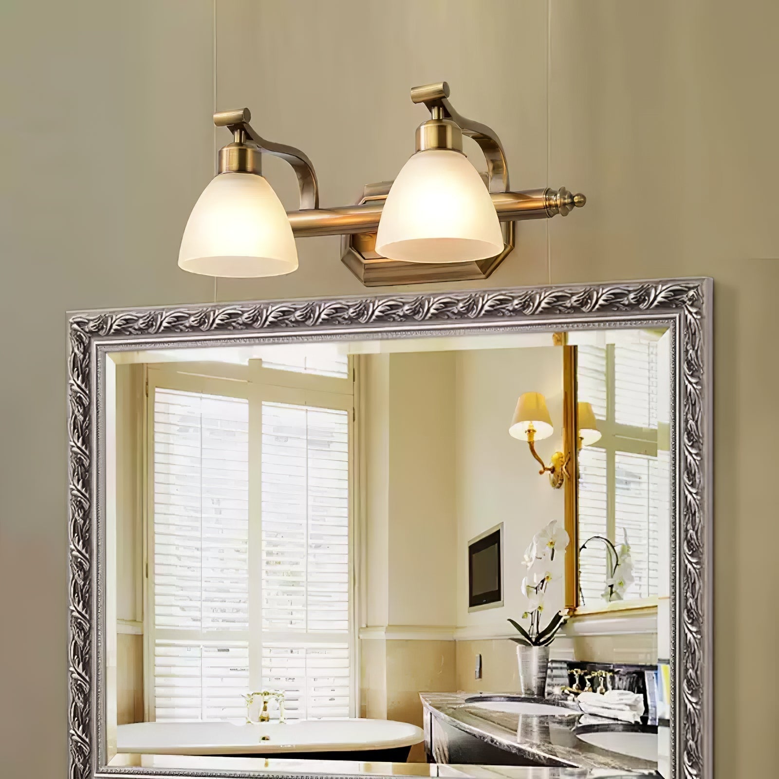 Colaeus Classic Art Bath Glass Wall Light