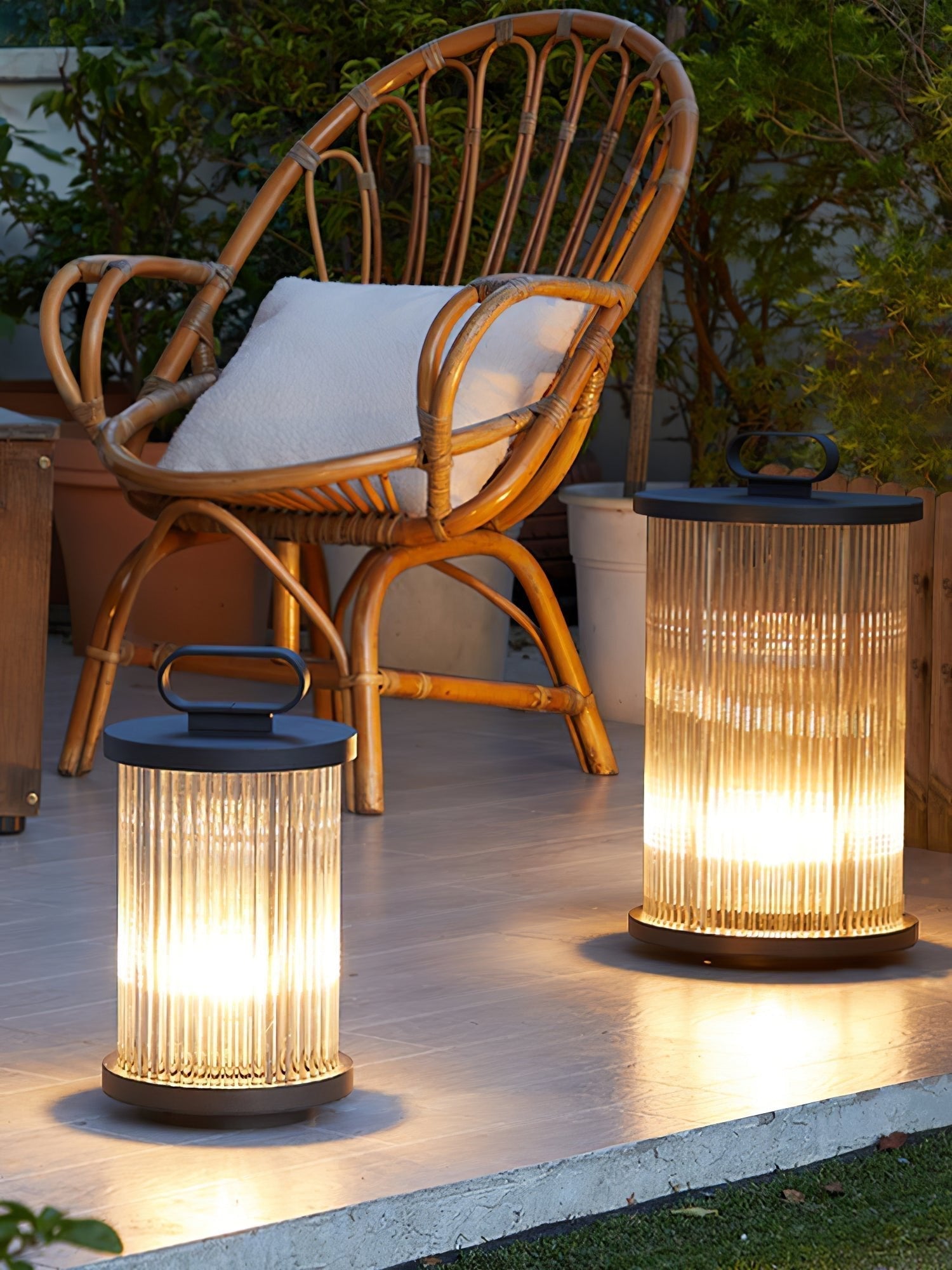 Niri Steel Acrylic Minimalist Floor Lamp