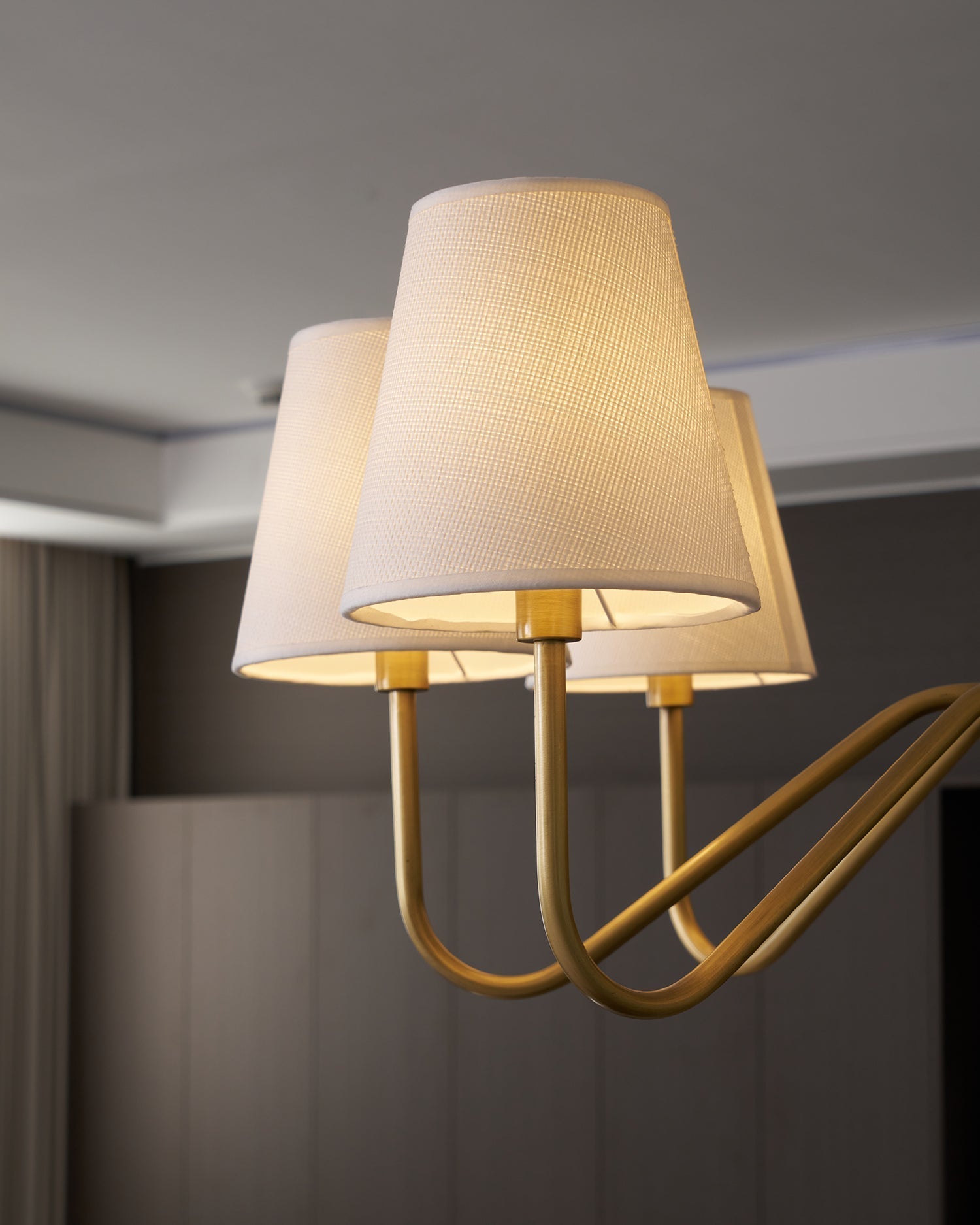Lassen Chandelier Curved Arms - Neutral Decor