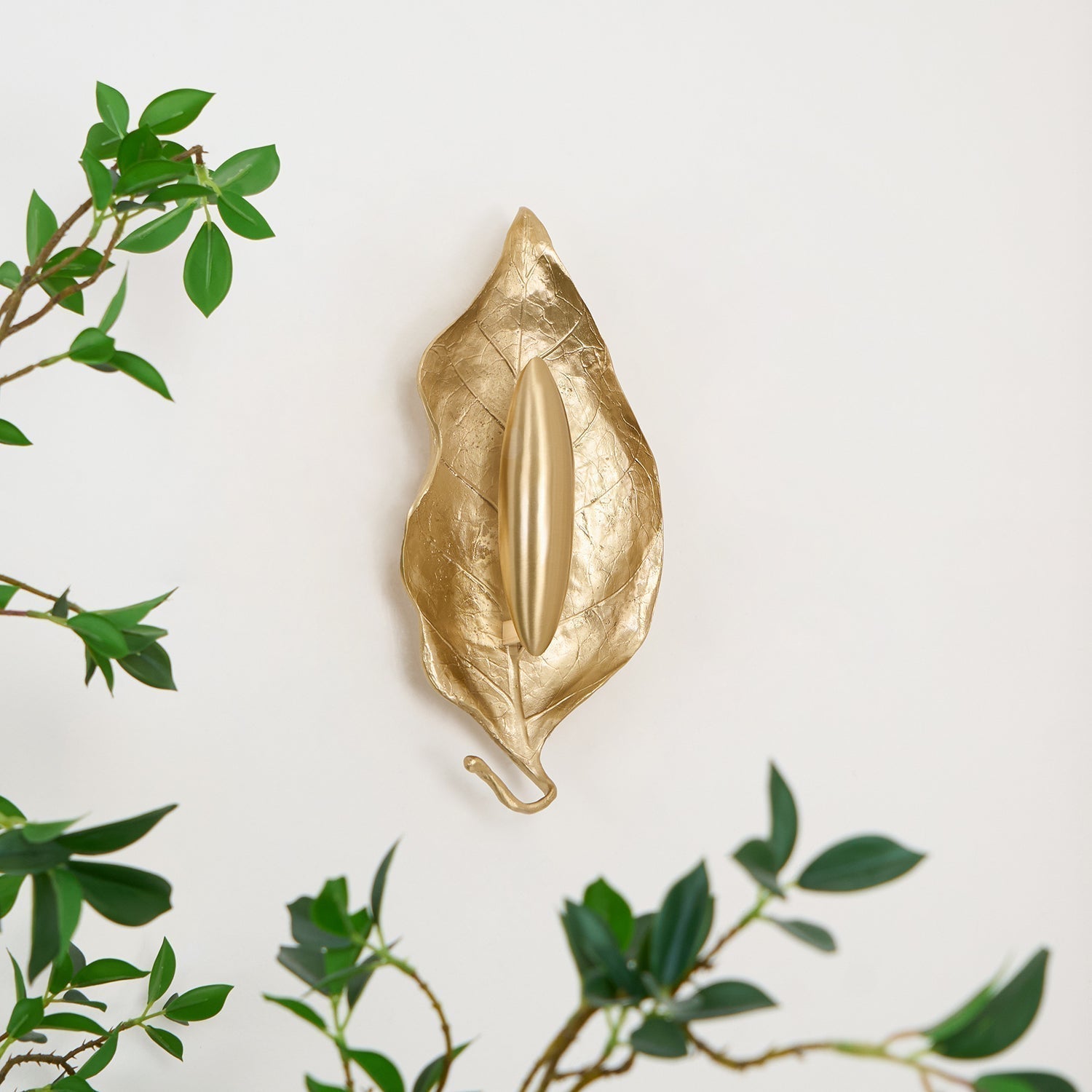 Corsel Nordic Art Leaf Brass Wall Lamp