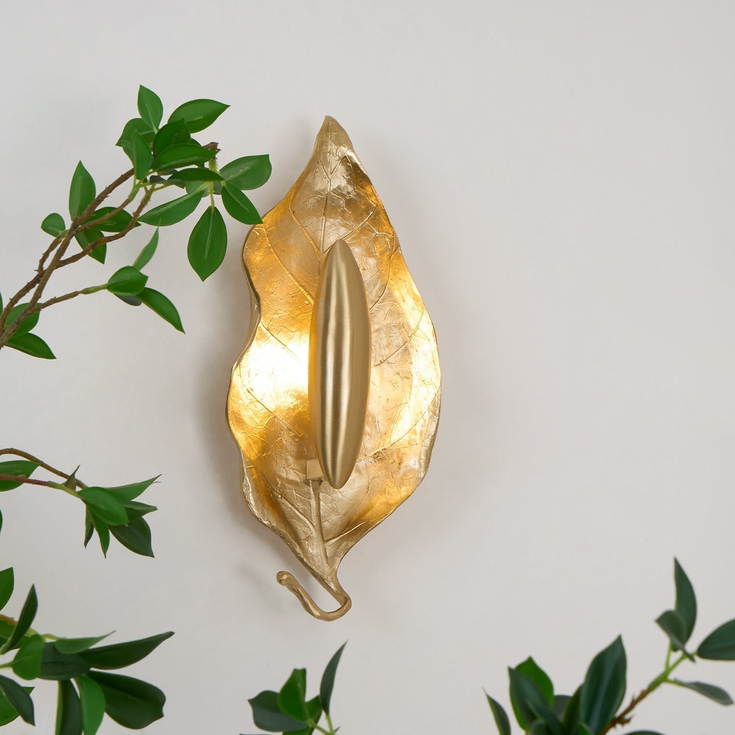 Corsel Nordic Art Leaf Brass Wall Lamp