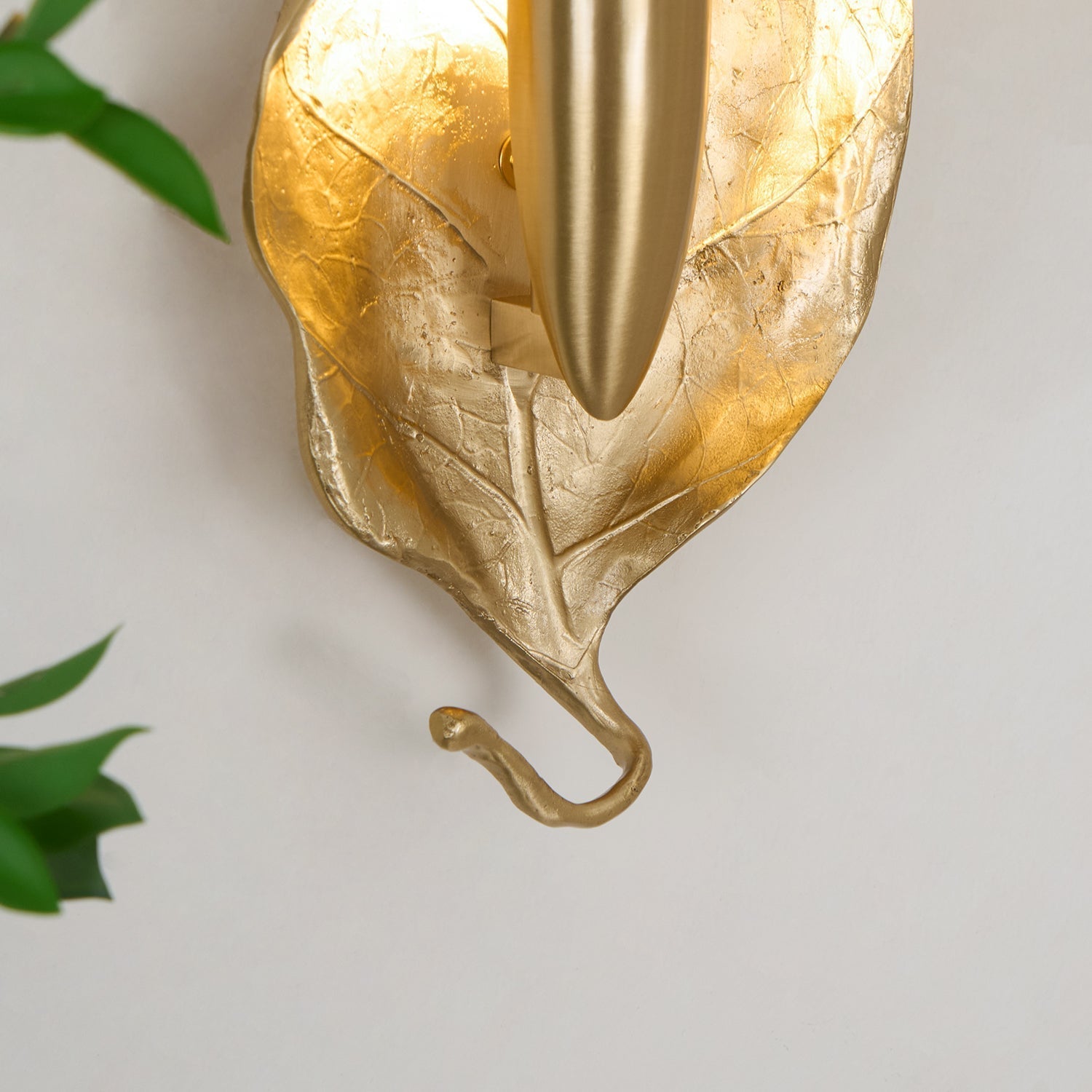 Corsel Nordic Art Leaf Brass Wall Lamp