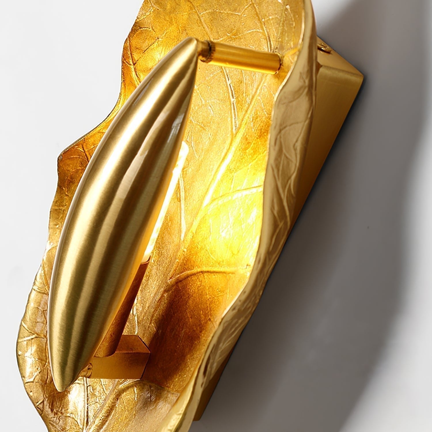 Corsel Nordic Art Leaf Brass Wall Lamp